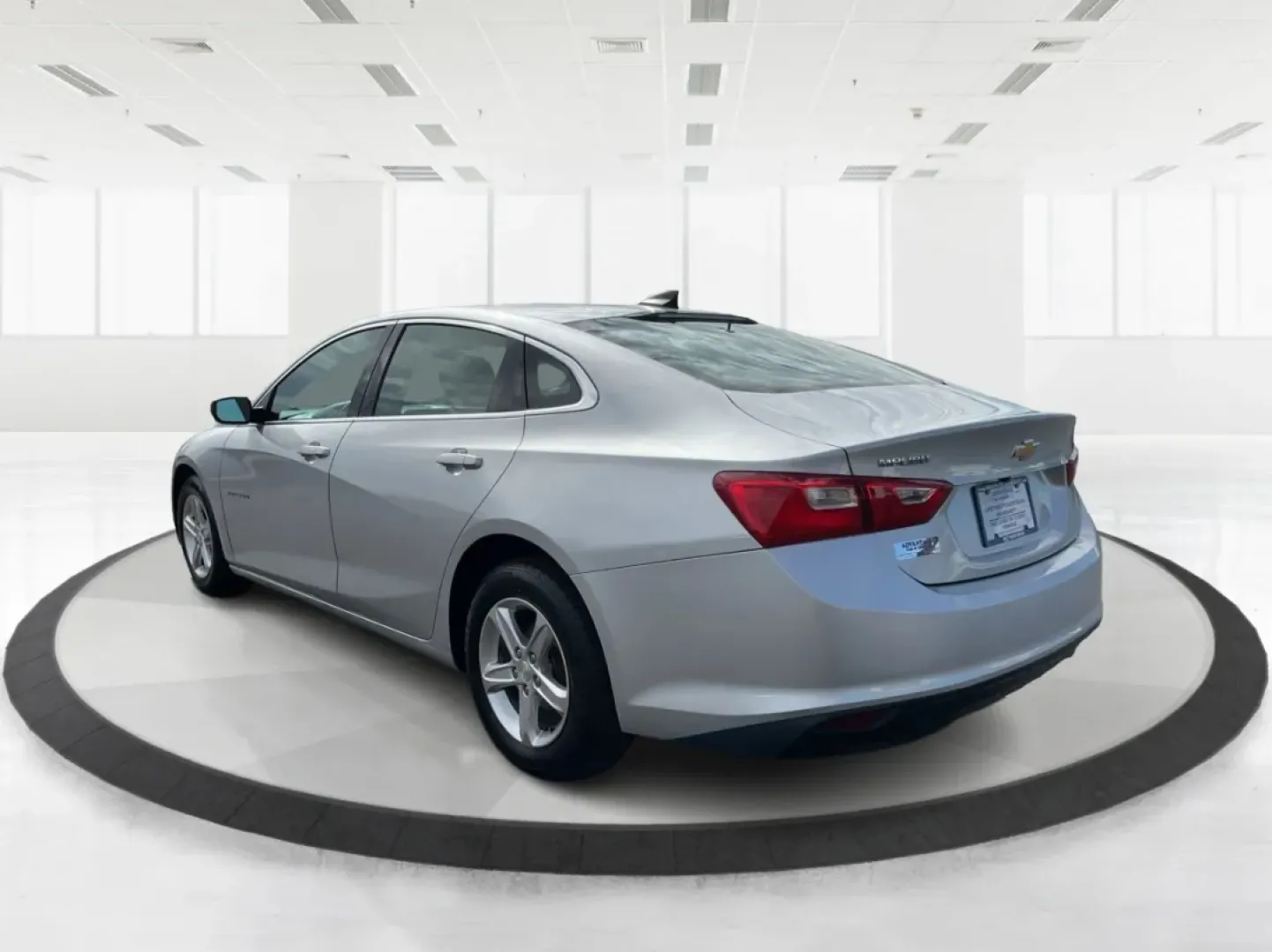 2019 Chevrolet Malibu 1LS (1G1ZB5STXKF) with an ECOTEC 1.5L I-4 gasoline direct injection engine, located at 401 Woodman Dr, Riverside, OH, 45431, (937) 908-9800, 39.760899, -84.123421 - Looking for a reliable sedan that fits seamlessly into your lifestyle? The 2019 Chevrolet Malibu 1LS, now available at Advantage Car and Credit in Riverside, OH, is the perfect blend of style, comfort, and functionality. Whether you're commuting to work, running errands around town, or planning a we - Photo#4