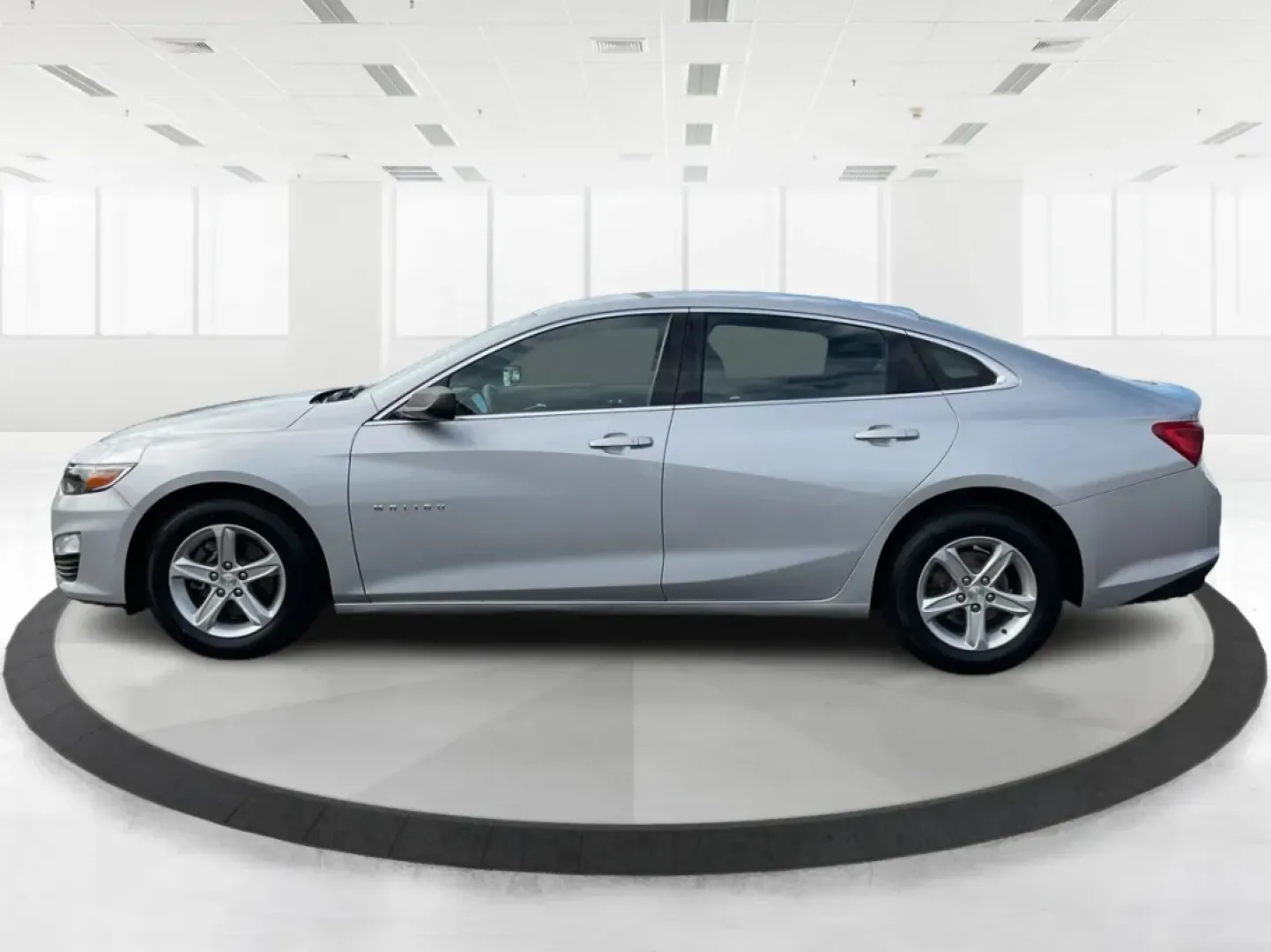 2019 Chevrolet Malibu 1LS (1G1ZB5STXKF) with an ECOTEC 1.5L I-4 gasoline direct injection engine, located at 401 Woodman Dr, Riverside, OH, 45431, (937) 908-9800, 39.760899, -84.123421 - Looking for a reliable sedan that fits seamlessly into your lifestyle? The 2019 Chevrolet Malibu 1LS, now available at Advantage Car and Credit in Riverside, OH, is the perfect blend of style, comfort, and functionality. Whether you're commuting to work, running errands around town, or planning a we - Photo#5