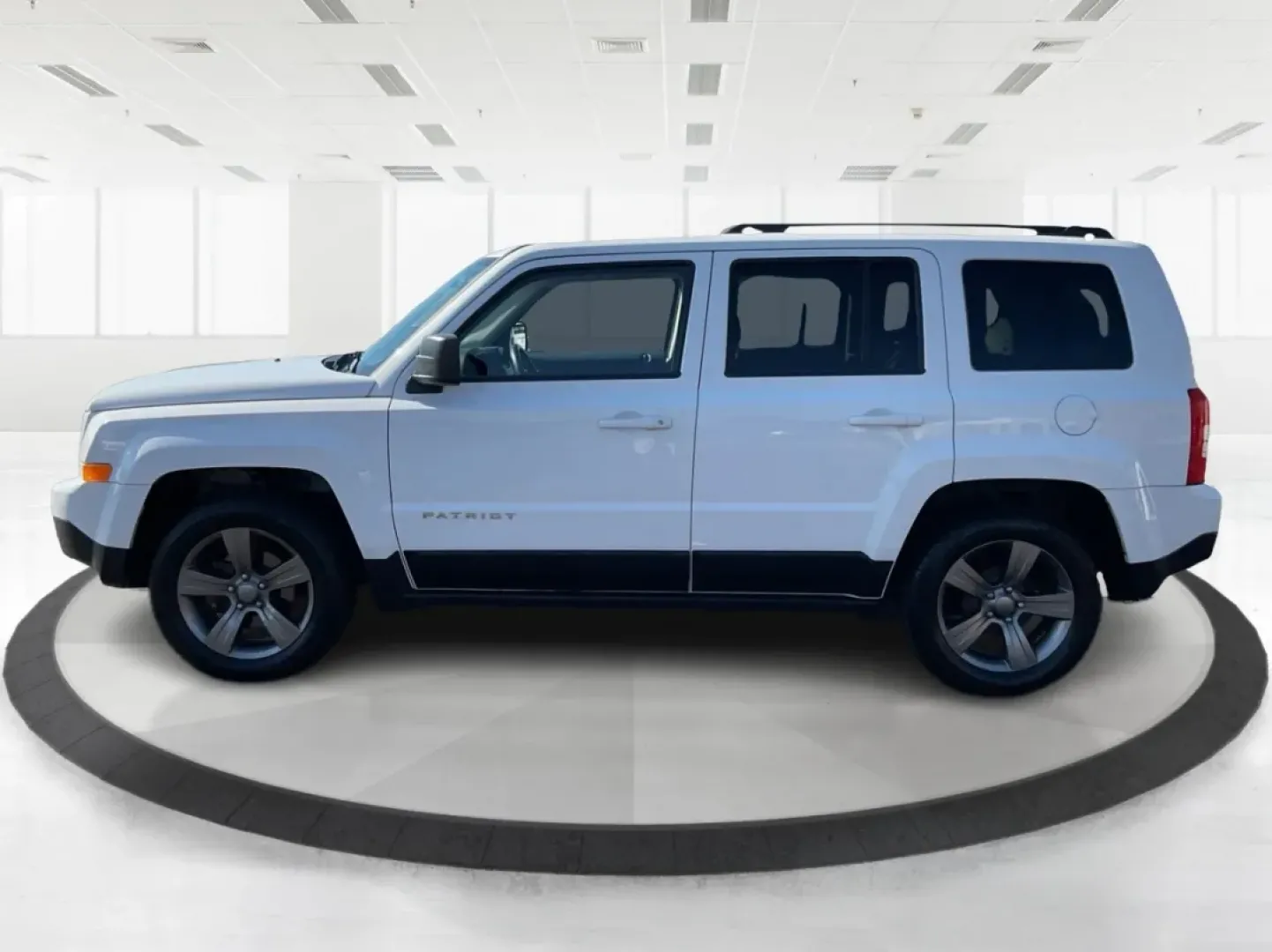 2015 Jeep Patriot High Altitude Edition (1C4NJPFA5FD) with an 2L I-4 DOHC engine, located at 1951 S Dayton Lakeview Rd., New Carlisle, OH, 45344, (937) 908-9800, 39.890999, -84.050255 - Discover the perfect blend of adventure and everyday practicality with the 2015 Jeep Patriot High Altitude Edition, now available at Advantage Car and Credit in Moraine, OH! Designed for those who want to conquer both the urban jungle and the great outdoors, this SUV is not just a vehicle; it's a li - Photo#5