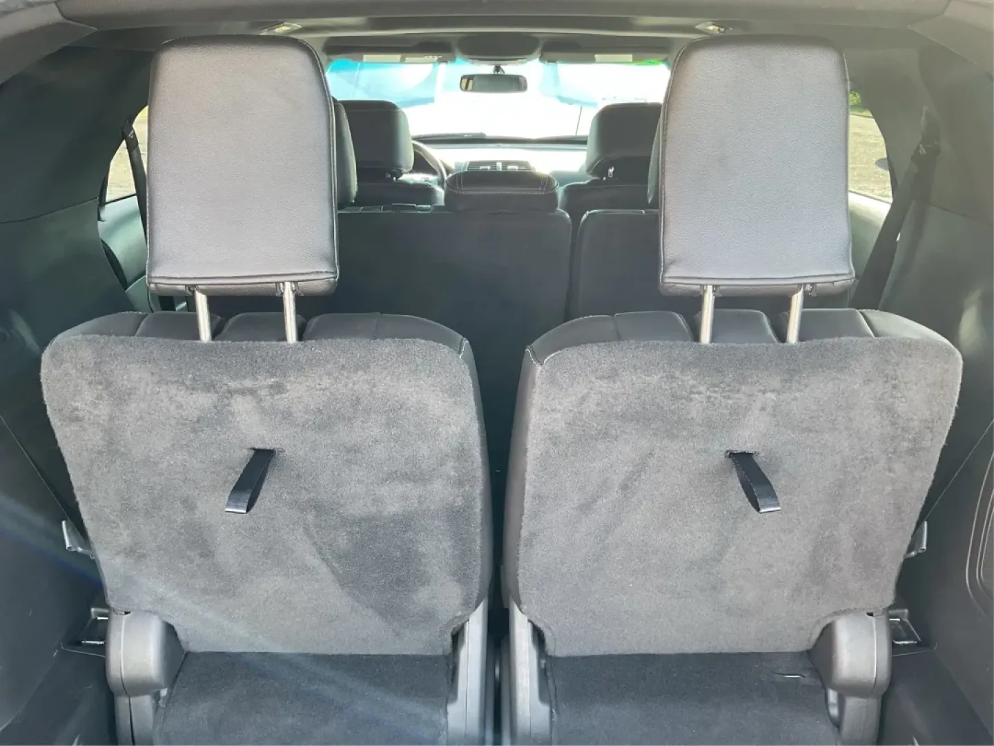 2015 Ford Explorer Sport (1FM5K8GT4FG) with an EcoBoost 3.5L V-6 gasoline direct injection engine, located at 1230 East Main St, Xenia, OH, 45385, (937) 908-9800, 39.688026, -83.910172 - **Elevate Your Adventures with a 2015 Ford Explorer Sport at Advantage Car and Credit Xenia!**<br /> <br /> Are you ready to embark on unforgettable adventures with your family or friends? The 2015 Ford Explorer Sport is designed to be your perfect companion for weekend getaways, daily commutes, an - Photo#12