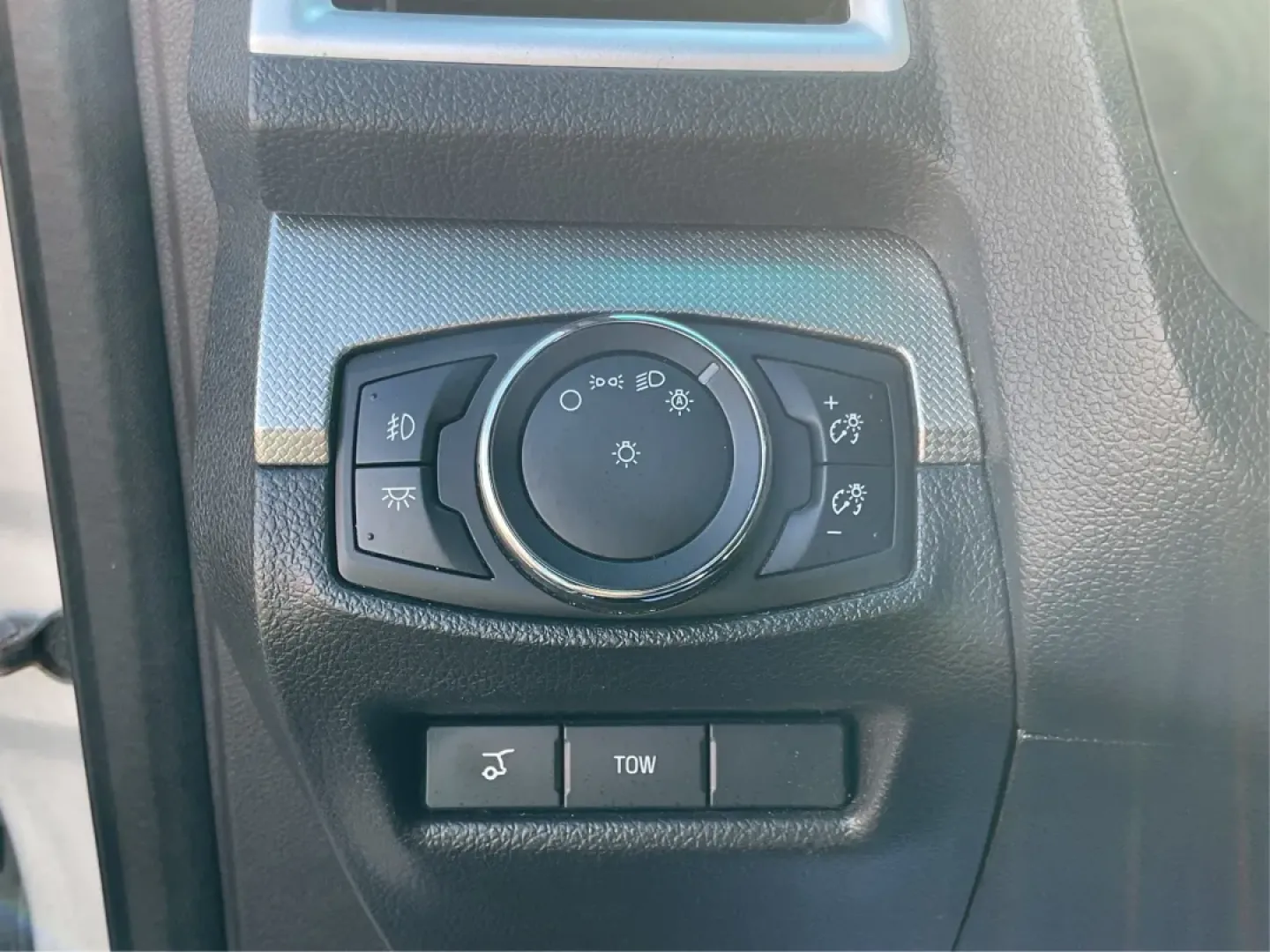 2015 Ford Explorer Sport (1FM5K8GT4FG) with an EcoBoost 3.5L V-6 gasoline direct injection engine, located at 1230 East Main St, Xenia, OH, 45385, (937) 908-9800, 39.688026, -83.910172 - **Elevate Your Adventures with a 2015 Ford Explorer Sport at Advantage Car and Credit Xenia!**<br /> <br /> Are you ready to embark on unforgettable adventures with your family or friends? The 2015 Ford Explorer Sport is designed to be your perfect companion for weekend getaways, daily commutes, an - Photo#17