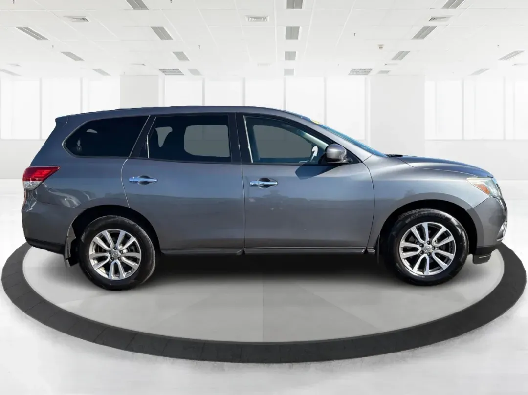 2015 Nissan Pathfinder S (5N1AR2MM5FC) with an 3.5L V-6 DOHC engine, located at 8750 N County Rd 25A, Piqua, OH, 45356, (937) 908-9800, 40.164391, -84.232513 - **Adventure Awaits with the 2015 Nissan Pathfinder at Advantage Car and Credit - Riverside!**<br /> <br /> Are you ready to elevate your family's adventures or weekend getaways? The 2015 Nissan Pathfinder, now available at Advantage Car and Credit in Riverside, OH, is the perfect vehicle to accompan - Photo#1