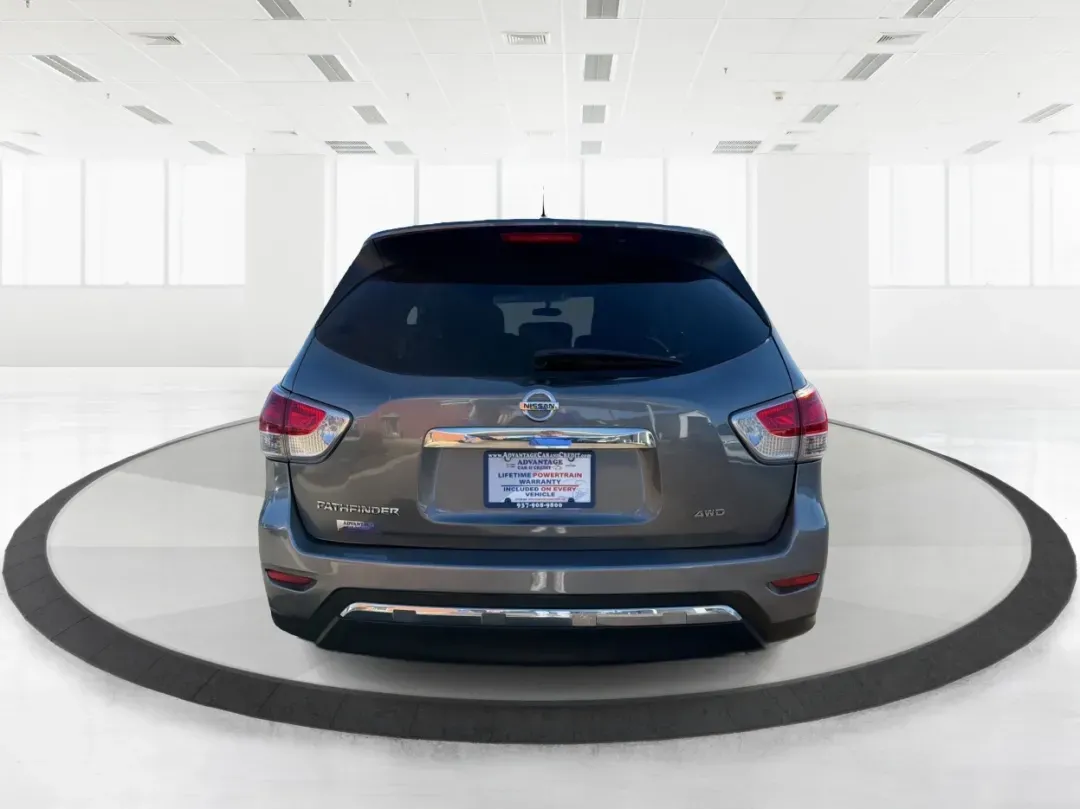 2015 Nissan Pathfinder S (5N1AR2MM5FC) with an 3.5L V-6 DOHC engine, located at 8750 N County Rd 25A, Piqua, OH, 45356, (937) 908-9800, 40.164391, -84.232513 - **Adventure Awaits with the 2015 Nissan Pathfinder at Advantage Car and Credit - Riverside!**<br /> <br /> Are you ready to elevate your family's adventures or weekend getaways? The 2015 Nissan Pathfinder, now available at Advantage Car and Credit in Riverside, OH, is the perfect vehicle to accompan - Photo#3