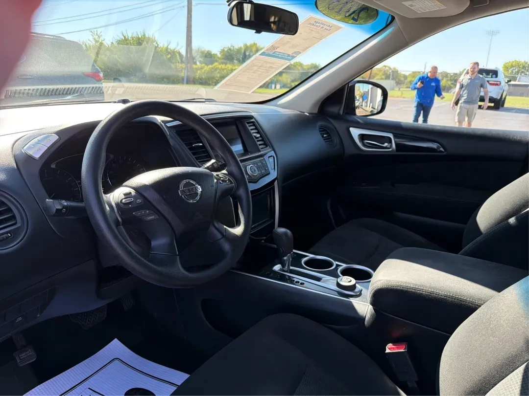 2015 Nissan Pathfinder S (5N1AR2MM5FC) with an 3.5L V-6 DOHC engine, located at 8750 N County Rd 25A, Piqua, OH, 45356, (937) 908-9800, 40.164391, -84.232513 - **Adventure Awaits with the 2015 Nissan Pathfinder at Advantage Car and Credit - Riverside!**<br /> <br /> Are you ready to elevate your family's adventures or weekend getaways? The 2015 Nissan Pathfinder, now available at Advantage Car and Credit in Riverside, OH, is the perfect vehicle to accompan - Photo#9