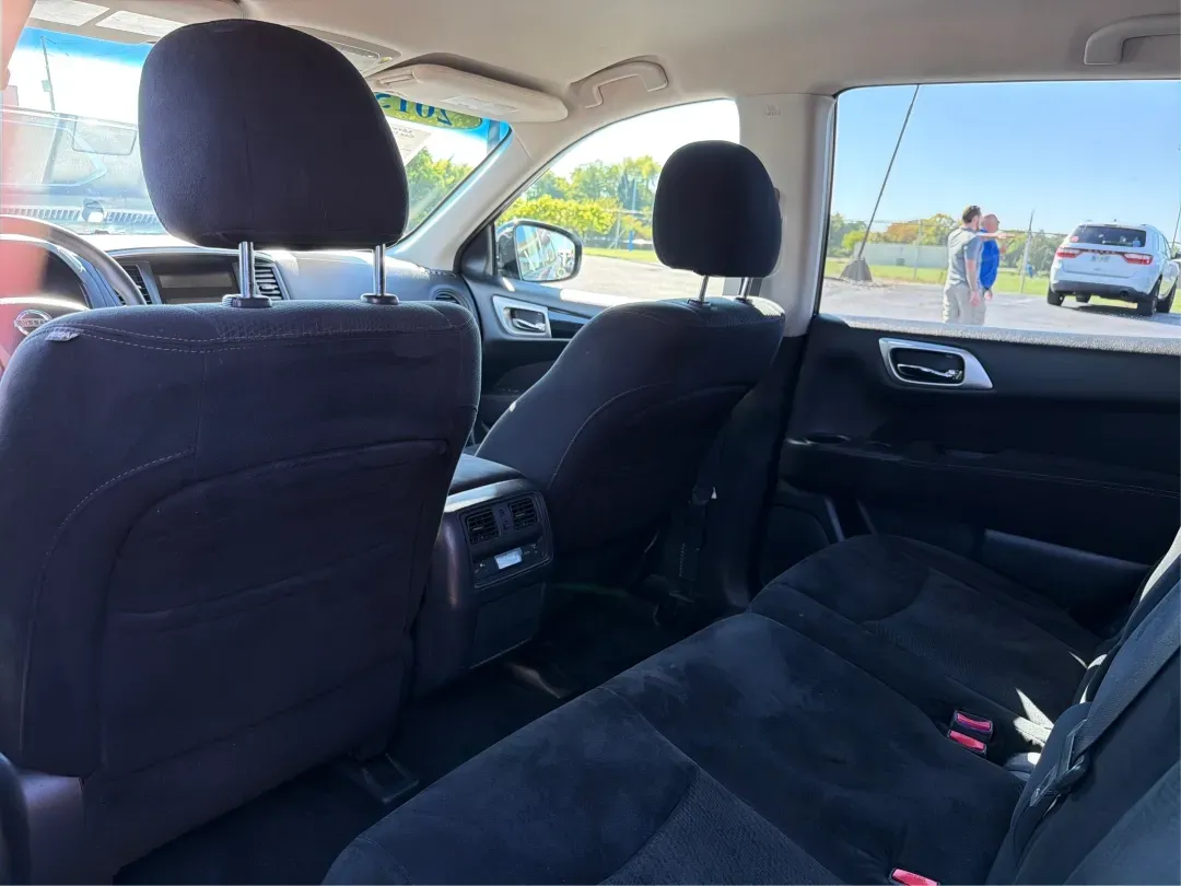 2015 Nissan Pathfinder S (5N1AR2MM5FC) with an 3.5L V-6 DOHC engine, located at 8750 N County Rd 25A, Piqua, OH, 45356, (937) 908-9800, 40.164391, -84.232513 - **Adventure Awaits with the 2015 Nissan Pathfinder at Advantage Car and Credit - Riverside!**<br /> <br /> Are you ready to elevate your family's adventures or weekend getaways? The 2015 Nissan Pathfinder, now available at Advantage Car and Credit in Riverside, OH, is the perfect vehicle to accompan - Photo#10