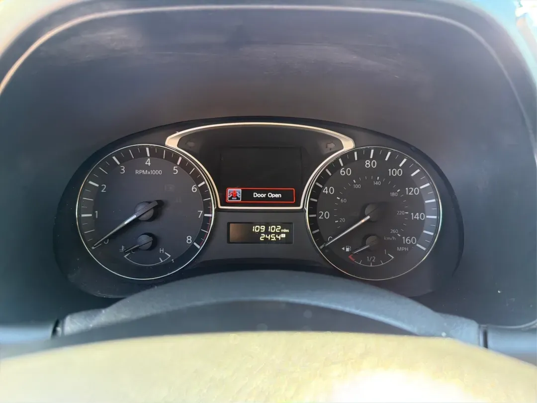 2015 Nissan Pathfinder S (5N1AR2MM5FC) with an 3.5L V-6 DOHC engine, located at 8750 N County Rd 25A, Piqua, OH, 45356, (937) 908-9800, 40.164391, -84.232513 - **Adventure Awaits with the 2015 Nissan Pathfinder at Advantage Car and Credit - Riverside!**<br /> <br /> Are you ready to elevate your family's adventures or weekend getaways? The 2015 Nissan Pathfinder, now available at Advantage Car and Credit in Riverside, OH, is the perfect vehicle to accompan - Photo#15