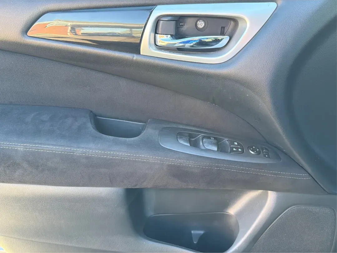 2015 Nissan Pathfinder S (5N1AR2MM5FC) with an 3.5L V-6 DOHC engine, located at 8750 N County Rd 25A, Piqua, OH, 45356, (937) 908-9800, 40.164391, -84.232513 - **Adventure Awaits with the 2015 Nissan Pathfinder at Advantage Car and Credit - Riverside!**<br /> <br /> Are you ready to elevate your family's adventures or weekend getaways? The 2015 Nissan Pathfinder, now available at Advantage Car and Credit in Riverside, OH, is the perfect vehicle to accompan - Photo#17