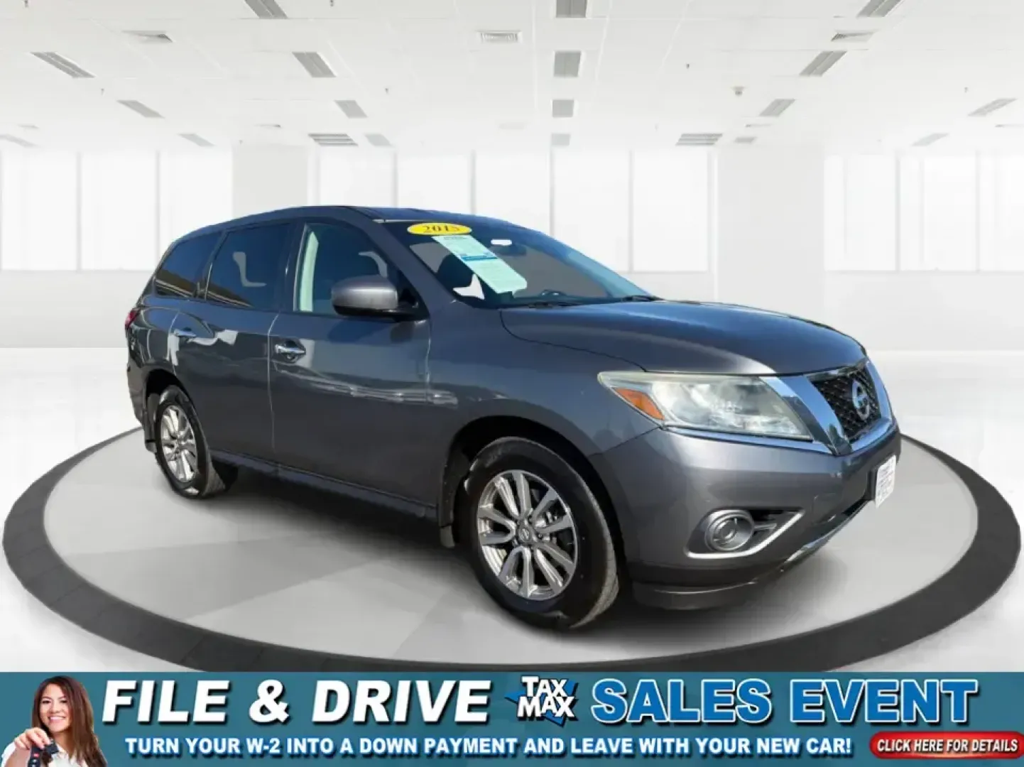 2015 Nissan Pathfinder S (5N1AR2MM5FC) with an 3.5L V-6 DOHC engine, Continuously Variable Transmission transmission, located at 4508 South Dixie Dr, Moraine, OH, 45439, (937) 908-9800, 39.689976, -84.218452 - **Adventure Awaits with the 2015 Nissan Pathfinder at Advantage Car and Credit - Riverside!**<br /> <br /> Are you ready to elevate your family's adventures or weekend getaways? The 2015 Nissan Pathfinder, now available at Advantage Car and Credit in Riverside, OH, is the perfect vehicle to accompan - Photo#0