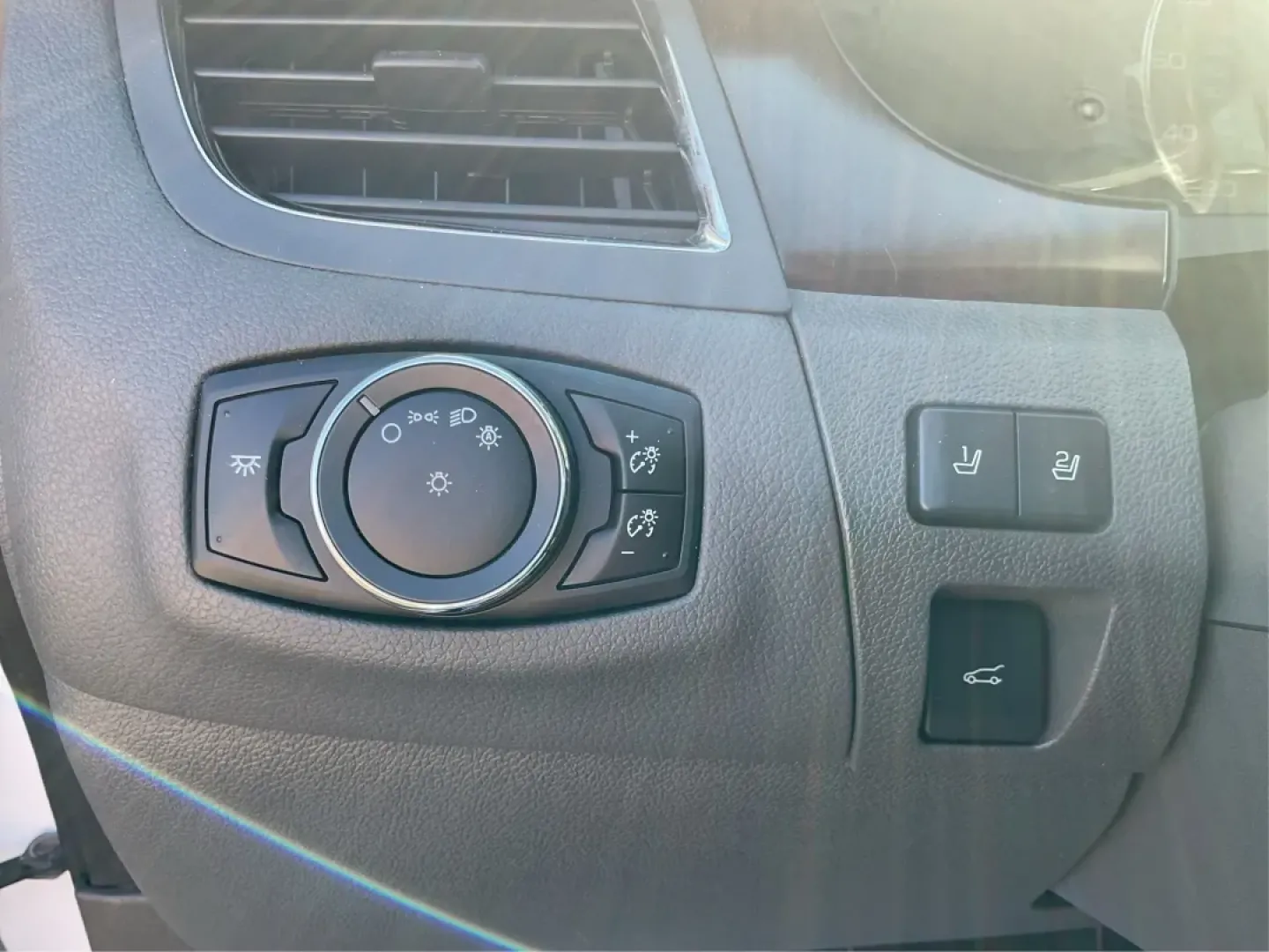 2013 Ford Edge Limited (2FMDK4KCXDB) with an 3.5L V-6 DOHC engine, located at 401 Woodman Dr, Riverside, OH, 45431, (937) 908-9800, 39.760899, -84.123421 - Experience the freedom of the open road with this exceptional 2013 Ford Edge Limited, a versatile SUV that's perfect for family adventures, daily commutes, or weekend getaways. With a robust 3.5L V-6 DOHC engine and an all-wheel drive (AWD) system, this Ford Edge is designed to handle both city stre - Photo#16