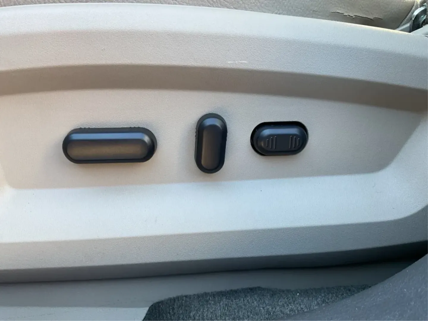 2013 Ford Edge Limited (2FMDK4KCXDB) with an 3.5L V-6 DOHC engine, located at 401 Woodman Dr, Riverside, OH, 45431, (937) 908-9800, 39.760899, -84.123421 - Experience the freedom of the open road with this exceptional 2013 Ford Edge Limited, a versatile SUV that's perfect for family adventures, daily commutes, or weekend getaways. With a robust 3.5L V-6 DOHC engine and an all-wheel drive (AWD) system, this Ford Edge is designed to handle both city stre - Photo#17