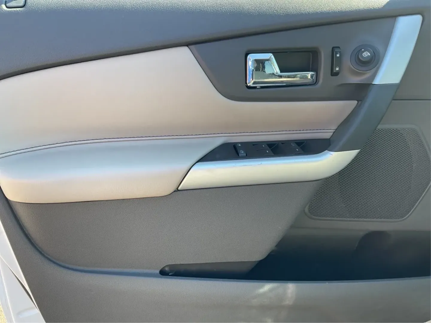 2013 Ford Edge Limited (2FMDK4KCXDB) with an 3.5L V-6 DOHC engine, located at 401 Woodman Dr, Riverside, OH, 45431, (937) 908-9800, 39.760899, -84.123421 - Experience the freedom of the open road with this exceptional 2013 Ford Edge Limited, a versatile SUV that's perfect for family adventures, daily commutes, or weekend getaways. With a robust 3.5L V-6 DOHC engine and an all-wheel drive (AWD) system, this Ford Edge is designed to handle both city stre - Photo#18