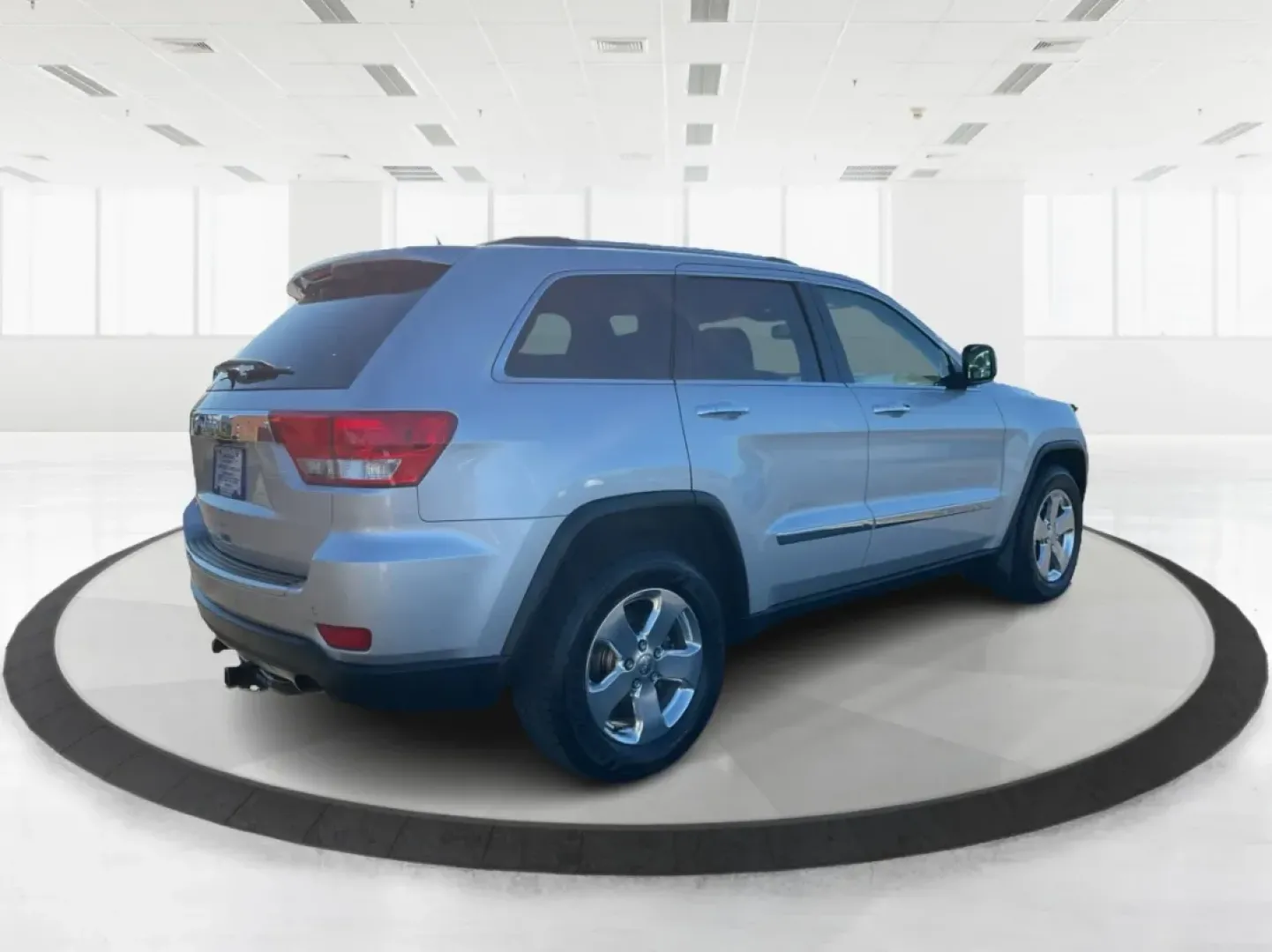 2011 Jeep Grand Cherokee Limited (1J4RR5GT0BC) with an Other engine, located at 1099 N County Rd 25A, Troy, OH, 45373, (937) 908-9800, 40.057079, -84.212883 - Discover the ultimate adventure companion waiting for you at Advantage Car and Credit - Troy, located at 1099 N County Rd 25A, Troy, OH 45373. Our **2011 Jeep Grand Cherokee Limited** is designed for those who crave exploration without sacrificing comfort. Ideal for weekend getaways, this SUV seamle - Photo#2