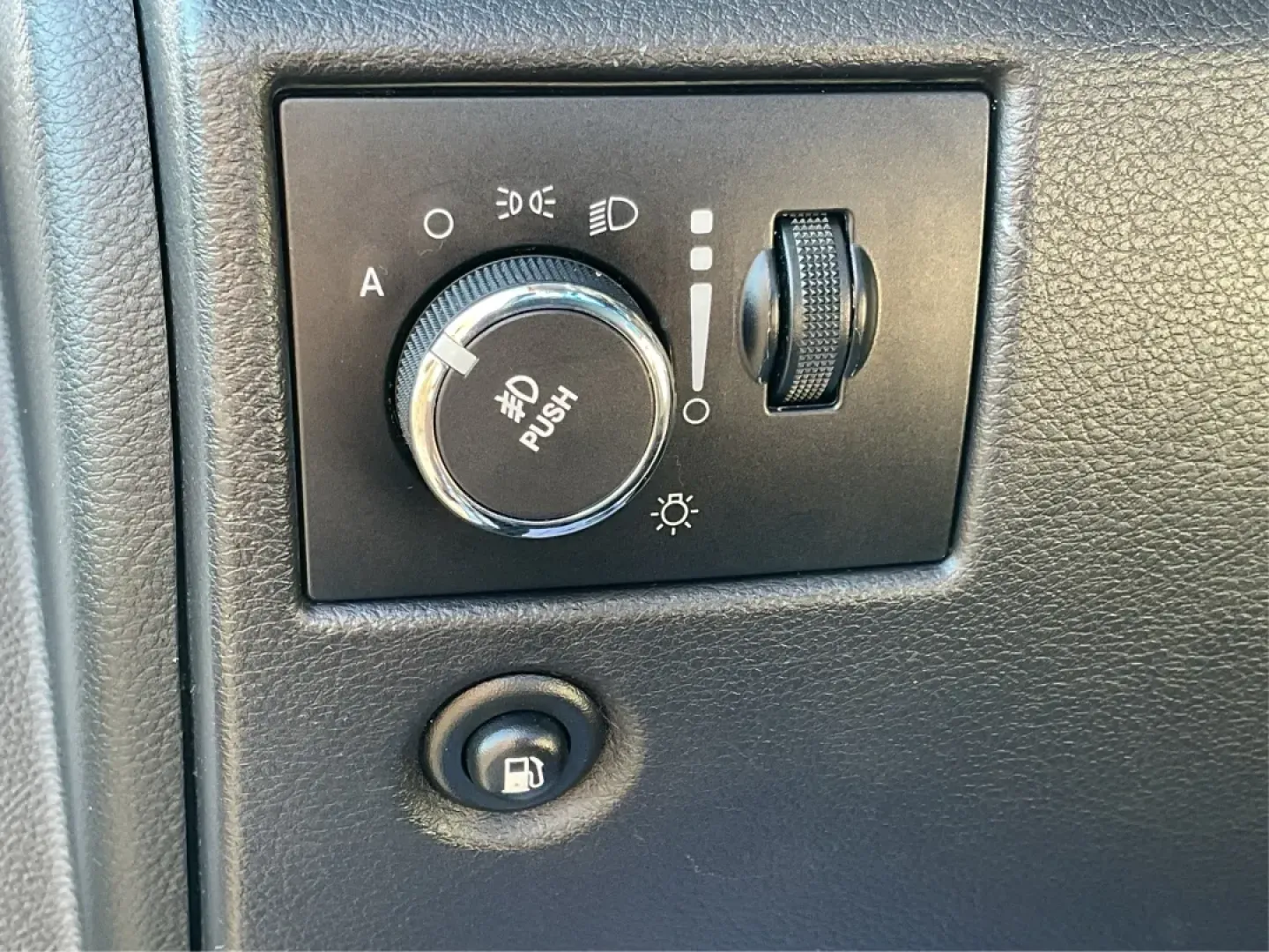 2011 Jeep Grand Cherokee Limited (1J4RR5GT0BC) with an Other engine, located at 1099 N County Rd 25A, Troy, OH, 45373, (937) 908-9800, 40.057079, -84.212883 - Discover the ultimate adventure companion waiting for you at Advantage Car and Credit - Troy, located at 1099 N County Rd 25A, Troy, OH 45373. Our **2011 Jeep Grand Cherokee Limited** is designed for those who crave exploration without sacrificing comfort. Ideal for weekend getaways, this SUV seamle - Photo#17