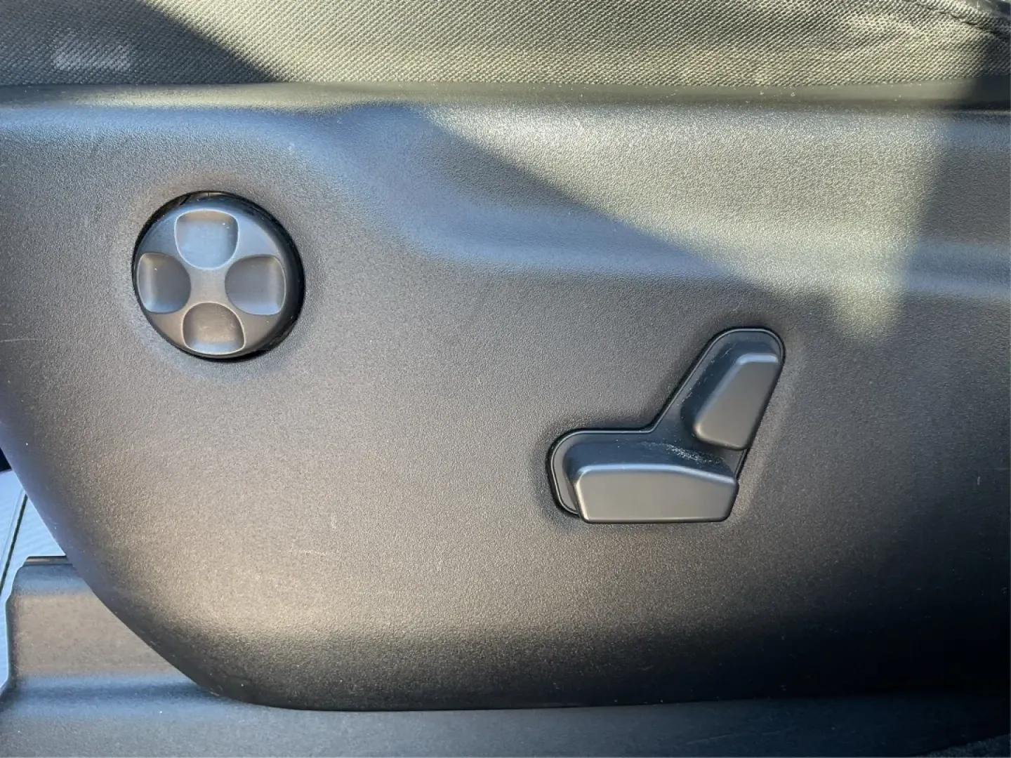 2011 Jeep Grand Cherokee Limited (1J4RR5GT0BC) with an Other engine, located at 1099 N County Rd 25A, Troy, OH, 45373, (937) 908-9800, 40.057079, -84.212883 - Discover the ultimate adventure companion waiting for you at Advantage Car and Credit - Troy, located at 1099 N County Rd 25A, Troy, OH 45373. Our **2011 Jeep Grand Cherokee Limited** is designed for those who crave exploration without sacrificing comfort. Ideal for weekend getaways, this SUV seamle - Photo#18