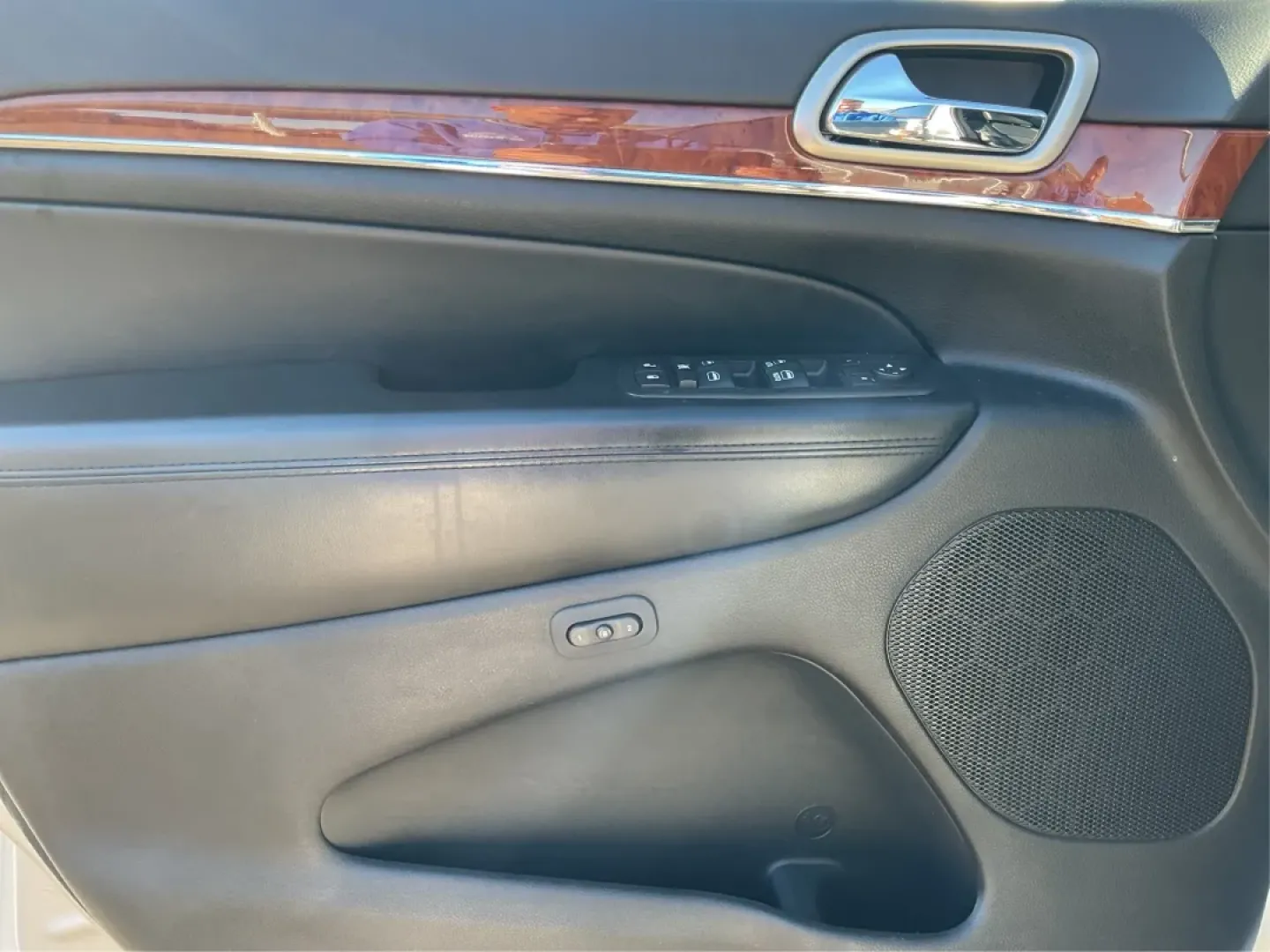 2011 Jeep Grand Cherokee Limited (1J4RR5GT0BC) with an Other engine, located at 1099 N County Rd 25A, Troy, OH, 45373, (937) 908-9800, 40.057079, -84.212883 - Discover the ultimate adventure companion waiting for you at Advantage Car and Credit - Troy, located at 1099 N County Rd 25A, Troy, OH 45373. Our **2011 Jeep Grand Cherokee Limited** is designed for those who crave exploration without sacrificing comfort. Ideal for weekend getaways, this SUV seamle - Photo#19