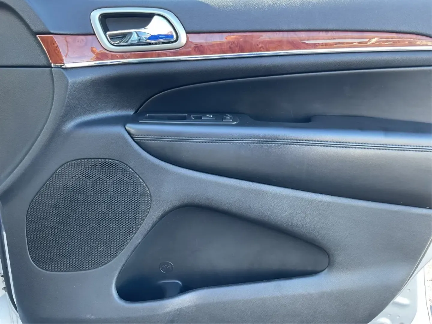 2011 Jeep Grand Cherokee Limited (1J4RR5GT0BC) with an Other engine, located at 1099 N County Rd 25A, Troy, OH, 45373, (937) 908-9800, 40.057079, -84.212883 - Discover the ultimate adventure companion waiting for you at Advantage Car and Credit - Troy, located at 1099 N County Rd 25A, Troy, OH 45373. Our **2011 Jeep Grand Cherokee Limited** is designed for those who crave exploration without sacrificing comfort. Ideal for weekend getaways, this SUV seamle - Photo#20