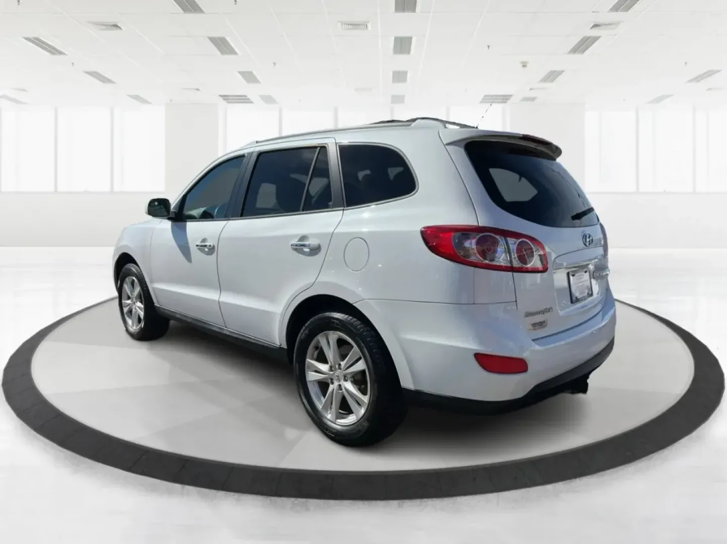 2012 Hyundai Santa Fe Limited V6 (5XYZK4AGXCG) with an 3.5L V-6 DOHC engine, located at 880 E. National Road, Vandalia, OH, 45377, (937) 908-9800, 39.891918, -84.183594 - **Adventure Awaits with This 2012 Hyundai Santa Fe Limited V6!**<br /> <br /> If you're in the market for a reliable SUV that effortlessly blends style, comfort, and capability, look no further than this stunning 2012 Hyundai Santa Fe Limited V6. Perfect for growing families, weekend adventures, or - Photo#3