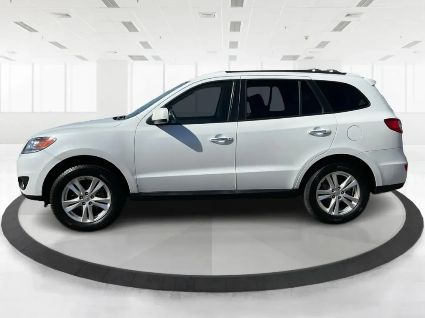 2012 Hyundai Santa Fe Limited V6 (5XYZK4AGXCG) with an 3.5L V-6 DOHC engine, located at 880 E. National Road, Vandalia, OH, 45377, (937) 908-9800, 39.891918, -84.183594 - **Adventure Awaits with This 2012 Hyundai Santa Fe Limited V6!**<br /> <br /> If you're in the market for a reliable SUV that effortlessly blends style, comfort, and capability, look no further than this stunning 2012 Hyundai Santa Fe Limited V6. Perfect for growing families, weekend adventures, or - Photo#4