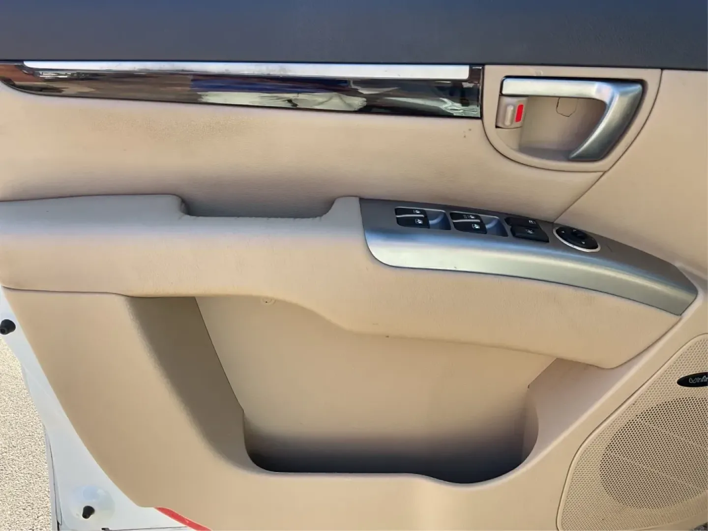 2012 Hyundai Santa Fe Limited V6 (5XYZK4AGXCG) with an 3.5L V-6 DOHC engine, located at 880 E. National Road, Vandalia, OH, 45377, (937) 908-9800, 39.891918, -84.183594 - **Adventure Awaits with This 2012 Hyundai Santa Fe Limited V6!**<br /> <br /> If you're in the market for a reliable SUV that effortlessly blends style, comfort, and capability, look no further than this stunning 2012 Hyundai Santa Fe Limited V6. Perfect for growing families, weekend adventures, or - Photo#17