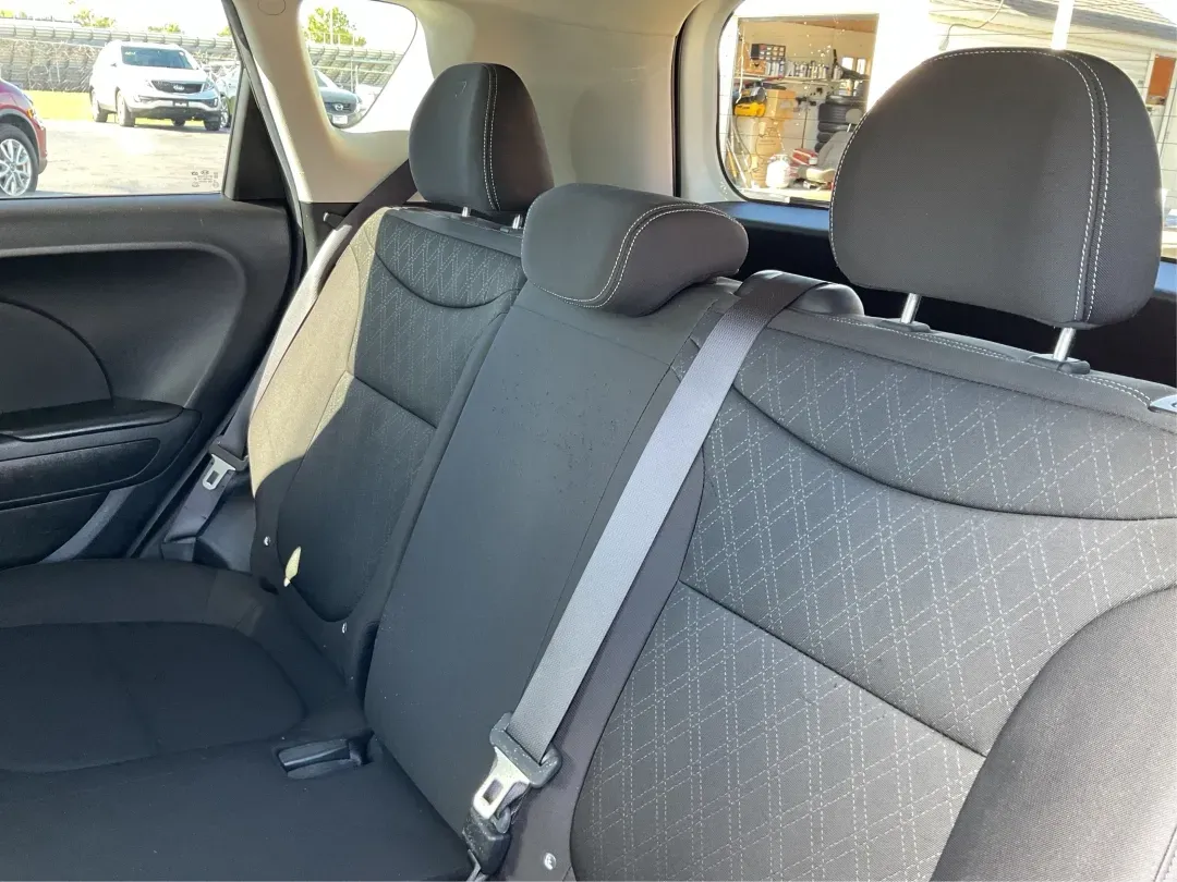 2015 Kia Soul Base (KNDJN2A21F7) with an Other engine, located at 1099 N County Rd 25A, Troy, OH, 45373, (937) 908-9800, 40.057079, -84.212883 - 2015 Kia Soul Base - Photo#10