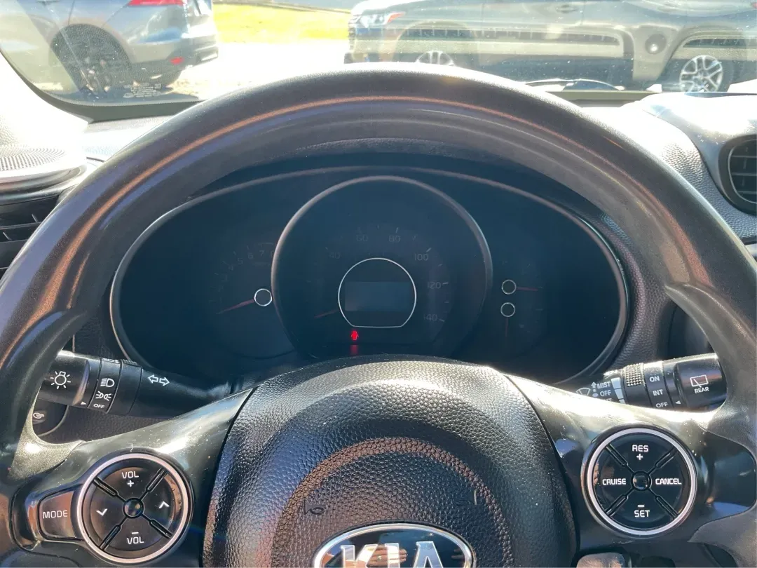 2015 Kia Soul Base (KNDJN2A21F7) with an Other engine, located at 1099 N County Rd 25A, Troy, OH, 45373, (937) 908-9800, 40.057079, -84.212883 - 2015 Kia Soul Base - Photo#15