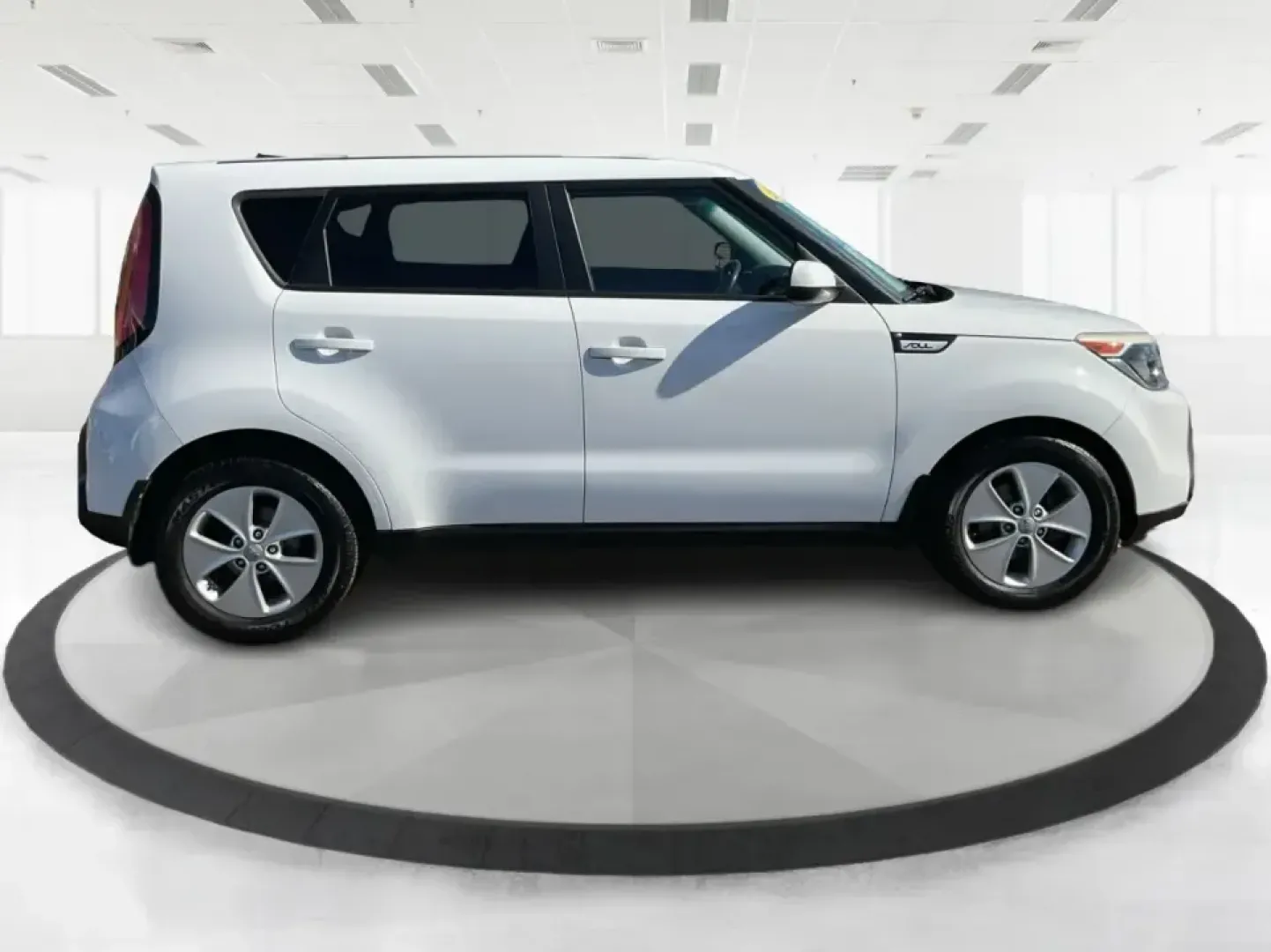 2015 Kia Soul Base (KNDJN2A21F7) with an 1.6L L4 DOHC 16V engine, Automatic transmission, located at 1230 East Main St, Xenia, OH, 45385, (937) 908-9800, 39.688026, -83.910172 - Are you ready to elevate your daily commute or embark on weekend adventures with ease? Look no further than the 2015 Kia Soul, a versatile compact vehicle that combines style, comfort, and functionality. Perfect for urban explorers, young professionals, and growing families alike, this car is equipp - Photo#1