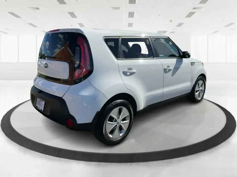 2015 Kia Soul Base (KNDJN2A21F7) with an 1.6L L4 DOHC 16V engine, Automatic transmission, located at 1230 East Main St, Xenia, OH, 45385, (937) 908-9800, 39.688026, -83.910172 - Are you ready to elevate your daily commute or embark on weekend adventures with ease? Look no further than the 2015 Kia Soul, a versatile compact vehicle that combines style, comfort, and functionality. Perfect for urban explorers, young professionals, and growing families alike, this car is equipp - Photo#2