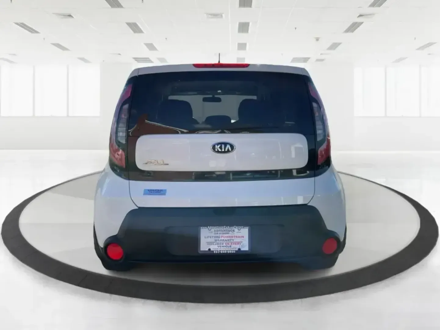2015 Kia Soul Base (KNDJN2A21F7) with an 1.6L L4 DOHC 16V engine, Automatic transmission, located at 1230 East Main St, Xenia, OH, 45385, (937) 908-9800, 39.688026, -83.910172 - Are you ready to elevate your daily commute or embark on weekend adventures with ease? Look no further than the 2015 Kia Soul, a versatile compact vehicle that combines style, comfort, and functionality. Perfect for urban explorers, young professionals, and growing families alike, this car is equipp - Photo#3