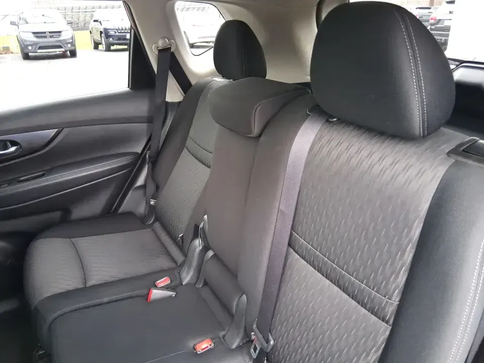 2017 Nissan Rogue SV (JN8AT2MV6HW) with an 2.5L I-4 DOHC engine, CVT transmission, located at 1230 East Main St, Xenia, OH, 45385, (937) 908-9800, 39.688026, -83.910172 - Are you searching for the perfect vehicle to enhance your daily adventures? Look no further! This 2017 Nissan Rogue SV is the ideal SUV for those who crave versatility and comfort, making it a fantastic choice for growing families, weekend warriors, and daily commuters alike. With its spacious inter - Photo#9