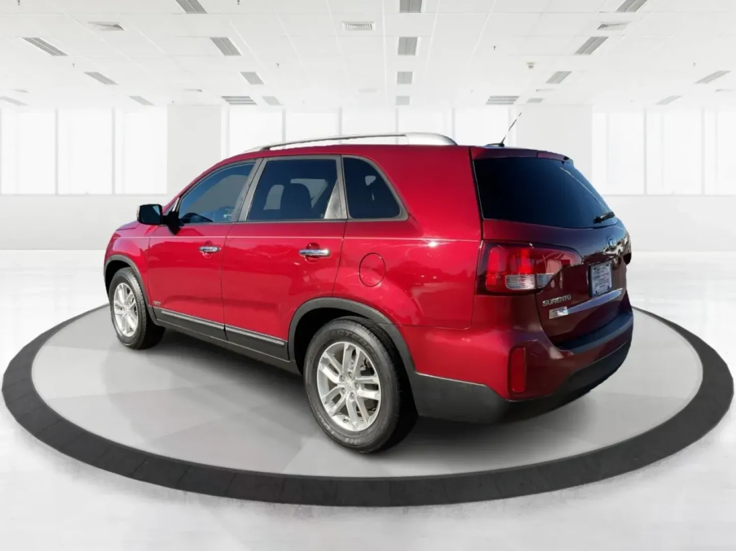 2015 Kia Sorento LX (5XYKTCA66FG) with an 2.4L I-4 gasoline direct injection engine, located at 4508 South Dixie Dr, Moraine, OH, 45439, (937) 908-9800, 39.689976, -84.218452 - **Adventure Awaits with the 2015 Kia Sorento LX from Advantage Car and Credit!**<br /> <br /> Are you ready to elevate your family outings or embark on unforgettable weekend adventures? Look no further than this stunning **2015 Kia Sorento LX**! With its striking Remington Red Metallic exterior and - Photo#4