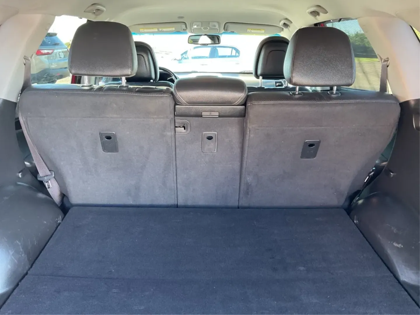 2015 Kia Sorento LX (5XYKTCA66FG) with an 2.4L I-4 gasoline direct injection engine, located at 4508 South Dixie Dr, Moraine, OH, 45439, (937) 908-9800, 39.689976, -84.218452 - **Adventure Awaits with the 2015 Kia Sorento LX from Advantage Car and Credit!**<br /> <br /> Are you ready to elevate your family outings or embark on unforgettable weekend adventures? Look no further than this stunning **2015 Kia Sorento LX**! With its striking Remington Red Metallic exterior and - Photo#12