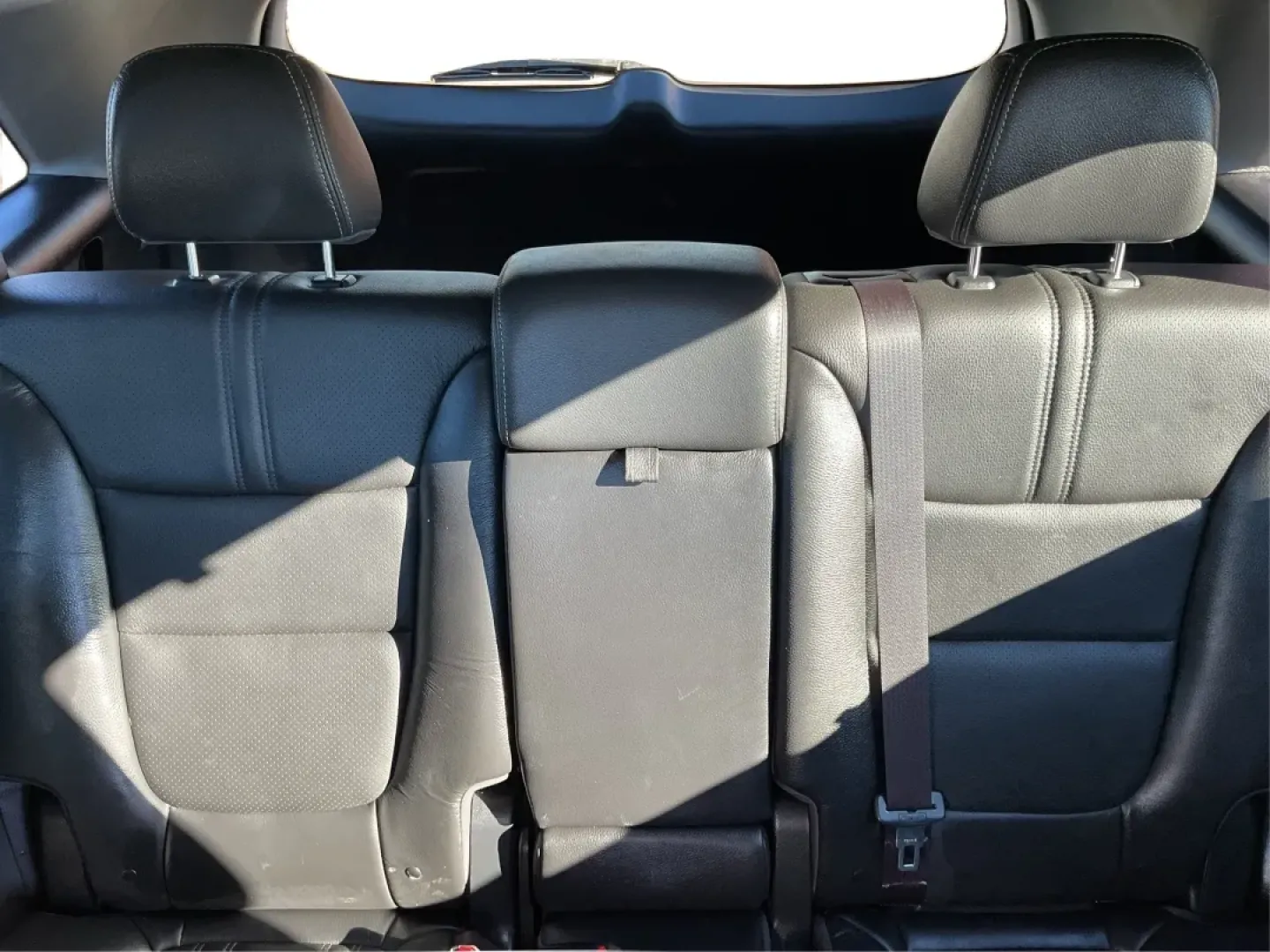 2015 Kia Sorento LX (5XYKTCA66FG) with an 2.4L I-4 gasoline direct injection engine, located at 4508 South Dixie Dr, Moraine, OH, 45439, (937) 908-9800, 39.689976, -84.218452 - **Adventure Awaits with the 2015 Kia Sorento LX from Advantage Car and Credit!**<br /> <br /> Are you ready to elevate your family outings or embark on unforgettable weekend adventures? Look no further than this stunning **2015 Kia Sorento LX**! With its striking Remington Red Metallic exterior and - Photo#14