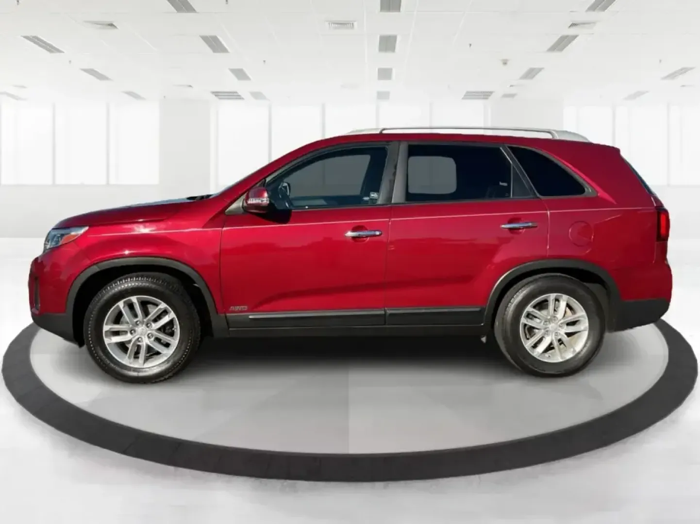 2015 Kia Sorento LX (5XYKTCA66FG) with an 2.4L I-4 gasoline direct injection engine, 6-Speed Automatic transmission, located at 4508 South Dixie Dr, Moraine, OH, 45439, (937) 908-9800, 39.689976, -84.218452 - **Adventure Awaits with the 2015 Kia Sorento LX from Advantage Car and Credit!**<br /> <br /> Are you ready to elevate your family outings or embark on unforgettable weekend adventures? Look no further than this stunning **2015 Kia Sorento LX**! With its striking Remington Red Metallic exterior and - Photo#5