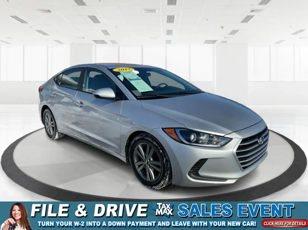 2017 Hyundai Elantra SE (5NPD84LF2HH) with an Nu 2L I-4 DOHC engine, located at 1230 East Main St, Xenia, OH, 45385, (937) 908-9800, 39.688026, -83.910172 - Discover your next adventure with the 2017 Hyundai Elantra SE, available now at Advantage Car and Credit - Piqua! This stylish sedan is perfect for budget-conscious buyers looking for a reliable vehicle that effortlessly blends comfort, performance, and technology. Whether you're commuting to work, - Photo#0