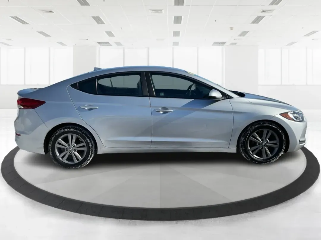 2017 Hyundai Elantra SE (5NPD84LF2HH) with an Nu 2L I-4 DOHC engine, located at 1230 East Main St, Xenia, OH, 45385, (937) 908-9800, 39.688026, -83.910172 - Discover your next adventure with the 2017 Hyundai Elantra SE, available now at Advantage Car and Credit - Piqua! This stylish sedan is perfect for budget-conscious buyers looking for a reliable vehicle that effortlessly blends comfort, performance, and technology. Whether you're commuting to work, - Photo#1