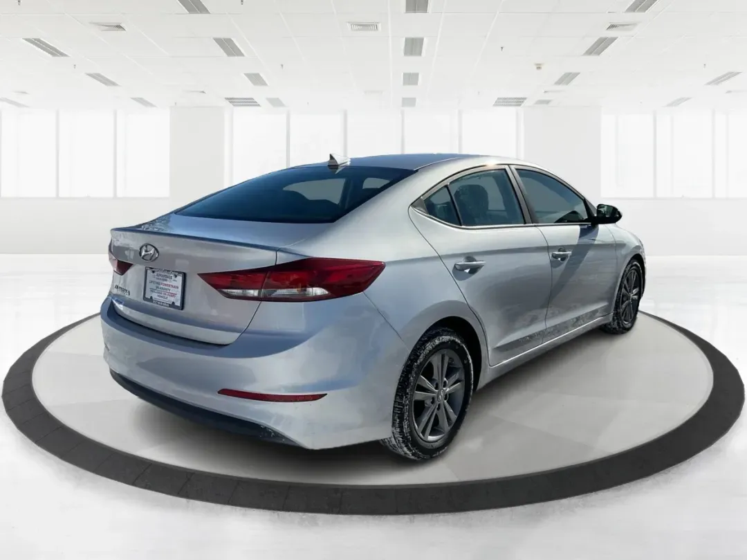 2017 Hyundai Elantra SE (5NPD84LF2HH) with an Nu 2L I-4 DOHC engine, located at 1230 East Main St, Xenia, OH, 45385, (937) 908-9800, 39.688026, -83.910172 - Discover your next adventure with the 2017 Hyundai Elantra SE, available now at Advantage Car and Credit - Piqua! This stylish sedan is perfect for budget-conscious buyers looking for a reliable vehicle that effortlessly blends comfort, performance, and technology. Whether you're commuting to work, - Photo#2