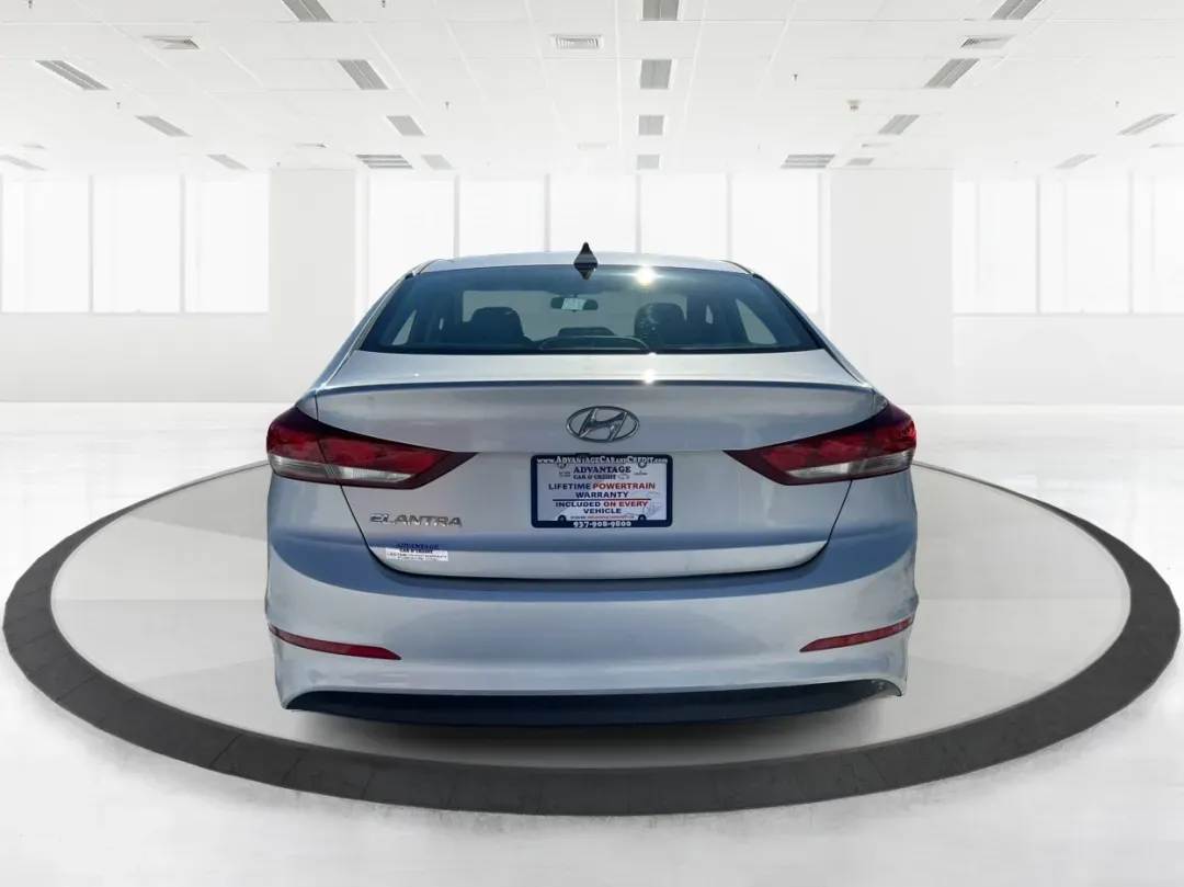 2017 Hyundai Elantra SE (5NPD84LF2HH) with an Nu 2L I-4 DOHC engine, located at 1230 East Main St, Xenia, OH, 45385, (937) 908-9800, 39.688026, -83.910172 - Discover your next adventure with the 2017 Hyundai Elantra SE, available now at Advantage Car and Credit - Piqua! This stylish sedan is perfect for budget-conscious buyers looking for a reliable vehicle that effortlessly blends comfort, performance, and technology. Whether you're commuting to work, - Photo#3