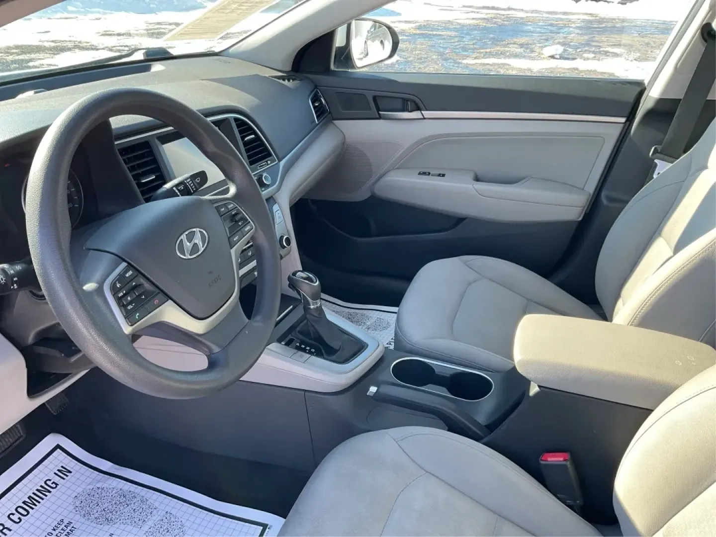 2017 Hyundai Elantra SE (5NPD84LF2HH) with an Nu 2L I-4 DOHC engine, 6A transmission, located at 1230 East Main St, Xenia, OH, 45385, (937) 908-9800, 39.688026, -83.910172 - Discover your next adventure with the 2017 Hyundai Elantra SE, available now at Advantage Car and Credit - Piqua! This stylish sedan is perfect for budget-conscious buyers looking for a reliable vehicle that effortlessly blends comfort, performance, and technology. Whether you're commuting to work, - Photo#9