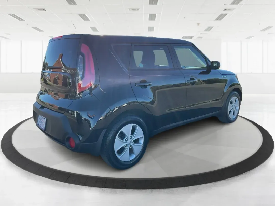 2015 Kia Soul Base (KNDJN2A22F7) with an Other engine, Auto transmission, located at 1184 Kauffman Ave, Fairborn, OH, 45324, (937) 908-9800, 39.807072, -84.030914 - 2015 Kia Soul Base - Photo#2