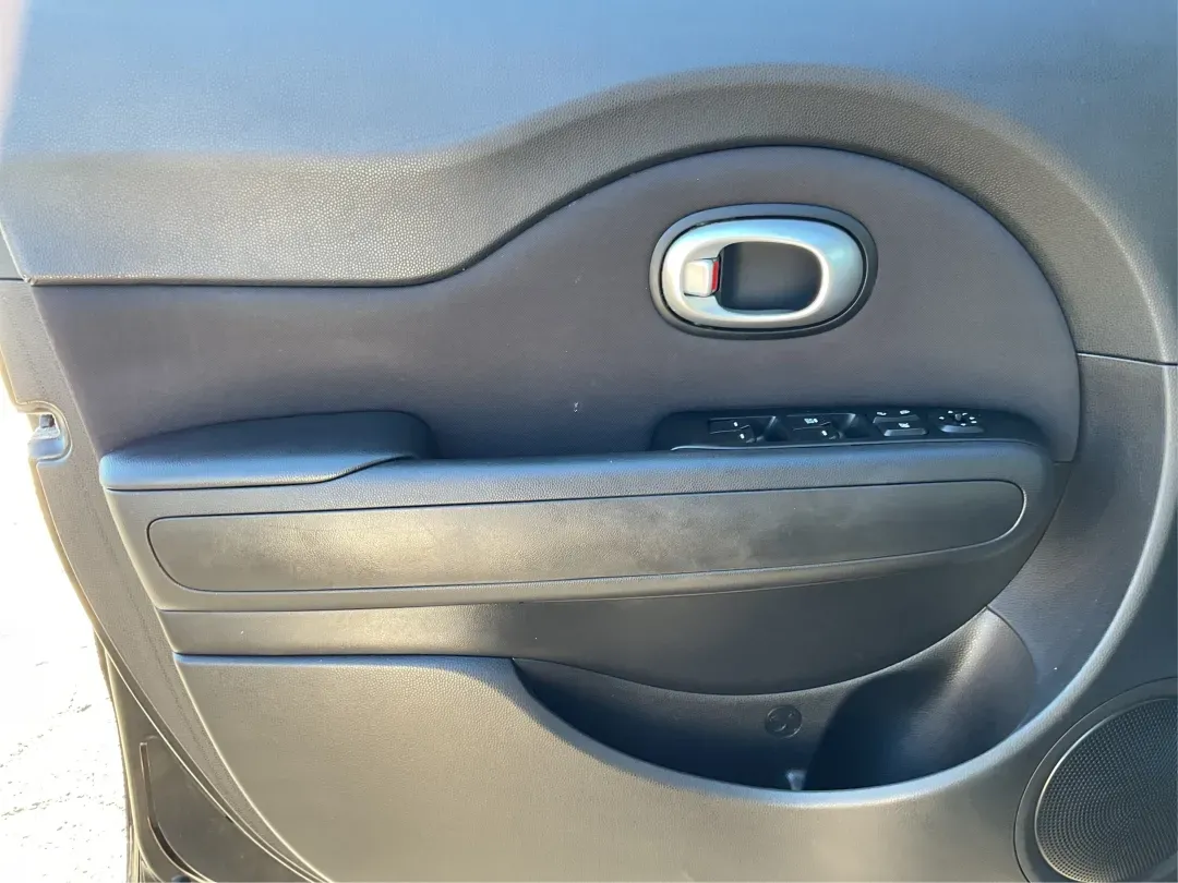 2015 Kia Soul Base (KNDJN2A22F7) with an Other engine, Auto transmission, located at 1184 Kauffman Ave, Fairborn, OH, 45324, (937) 908-9800, 39.807072, -84.030914 - 2015 Kia Soul Base - Photo#17