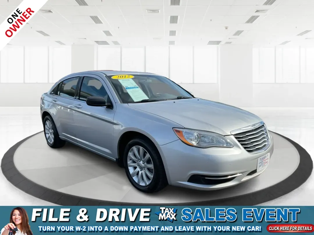2012 Chrysler 200 Touring's photo