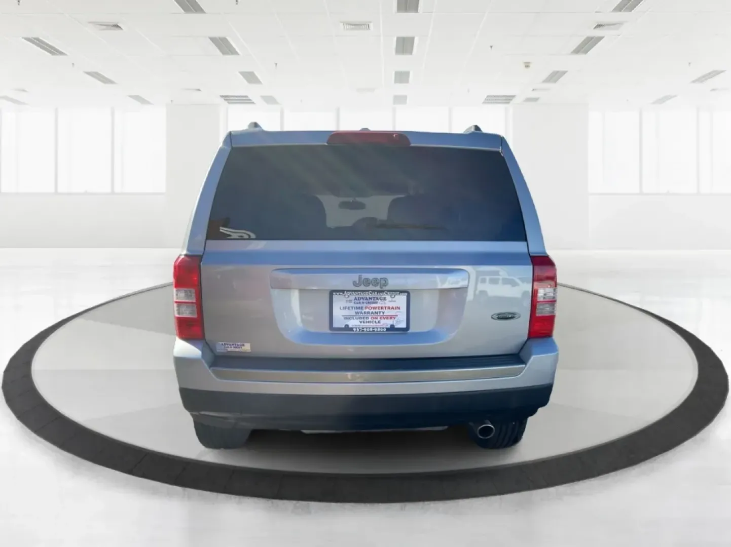 2016 Jeep Patriot Sport SE (1C4NJPBA0GD) with an 2L I-4 DOHC engine, located at 4508 South Dixie Dr, Moraine, OH, 45439, (937) 908-9800, 39.689976, -84.218452 - **Explore Adventure with the 2016 Jeep Patriot Sport SE Your Next Road Trip Awaits!**<br /> <br /> When it comes to memorable road trips or weekend getaways, having the right vehicle can make all the difference. The **2016 Jeep Patriot Sport SE** is designed for those who crave the thrill of advent - Photo#3