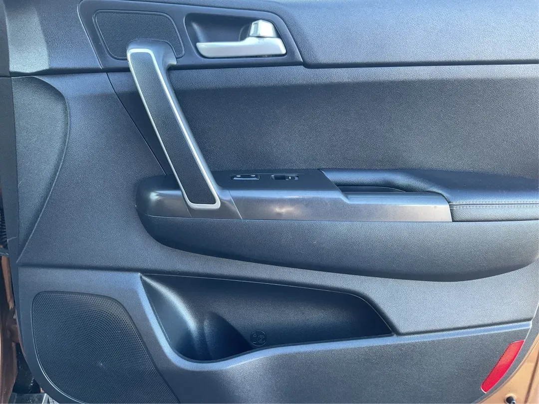 2017 Kia Sportage LX (KNDPMCAC2H7) with an Theta II 2.4L I-4 gasoline direct injection engine, located at 1230 East Main St, Xenia, OH, 45385, (937) 908-9800, 39.688026, -83.910172 - **Discover Your Next Adventure with the 2017 Kia Sportage LX at Advantage Car and Credit Riverside!**<br /> <br /> Looking for a reliable vehicle that perfectly balances comfort, style, and performance for your next family road trip or daily commute? The 2017 Kia Sportage LX is more than just a cro - Photo#18