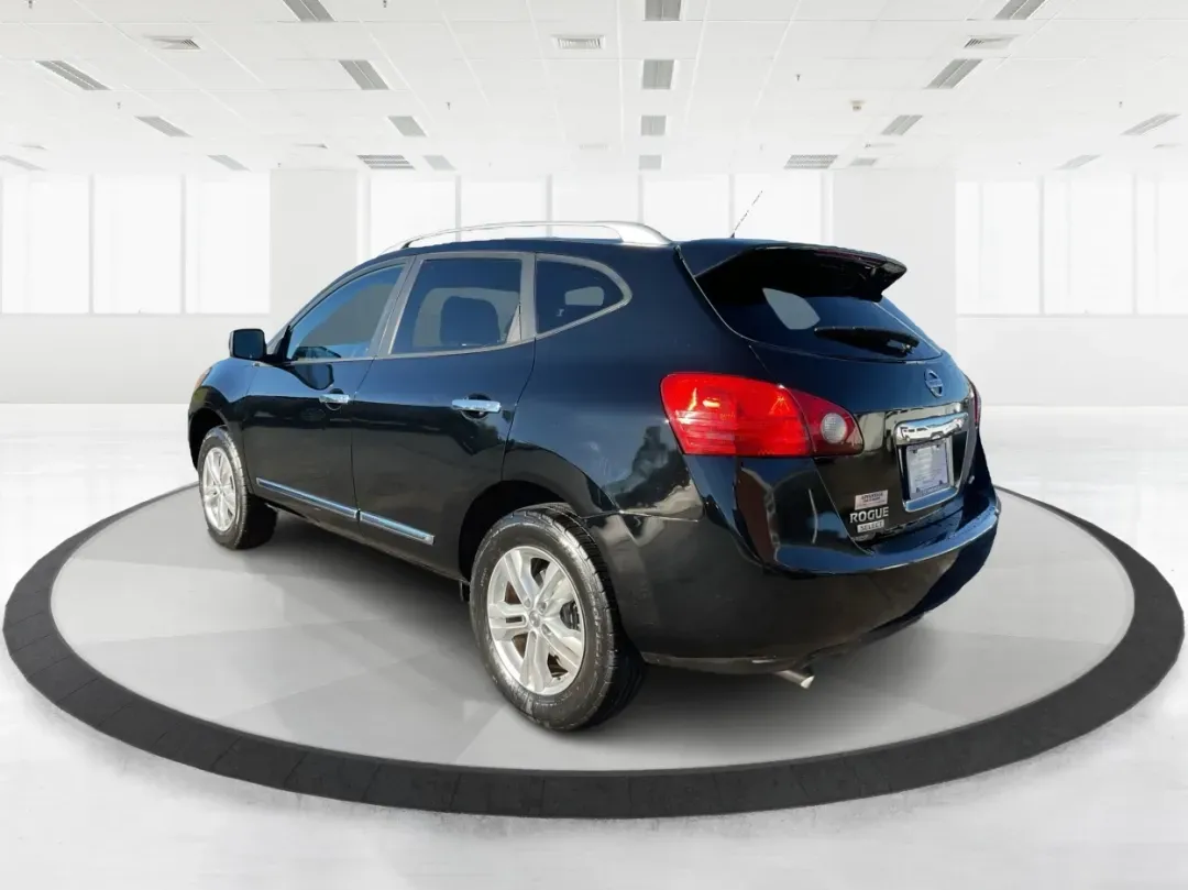 2015 Nissan Rogue S (JN8AS5MV2FW) with an 2.5L I-4 DOHC engine, located at 1184 Kauffman Ave, Fairborn, OH, 45324, (937) 908-9800, 39.807072, -84.030914 - Are you ready to elevate your daily commute or embark on spontaneous weekend getaways? The 2015 Nissan Rogue, available at Advantage Car and Credit in Troy, OH, is the perfect SUV for those who crave versatility and style. With its all-wheel drive and spacious interior, this vehicle is not just a mo - Photo#4