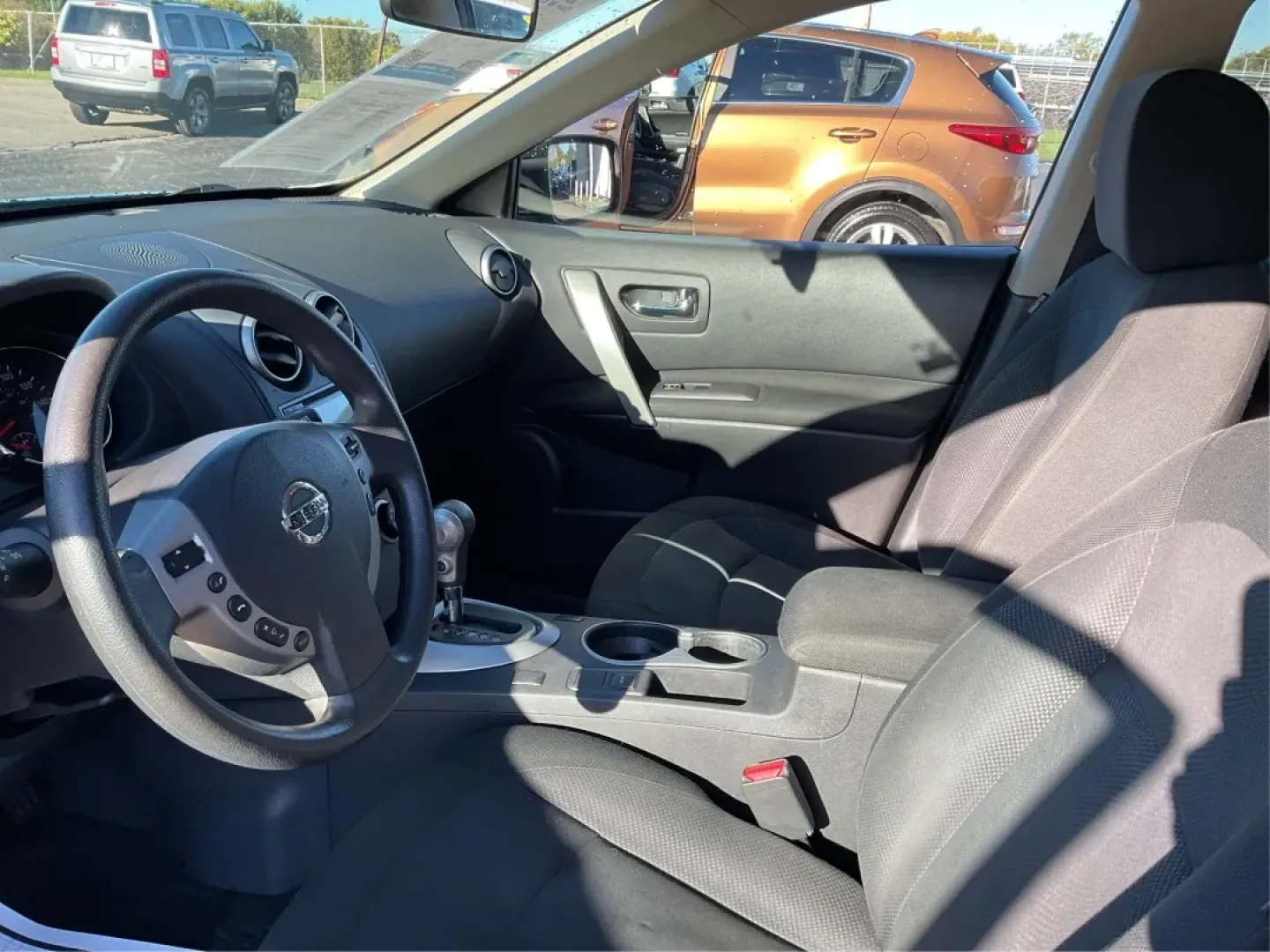 2015 Nissan Rogue S (JN8AS5MV2FW) with an 2.5L I-4 DOHC engine, located at 1184 Kauffman Ave, Fairborn, OH, 45324, (937) 908-9800, 39.807072, -84.030914 - One Owner - Photo#9