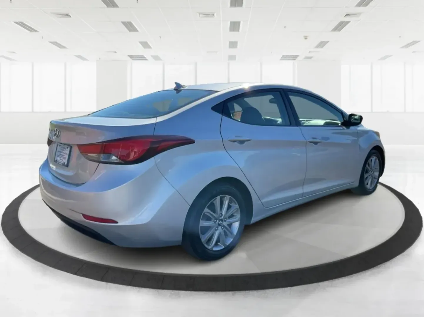 2014 Hyundai Elantra SE (KMHDH4AE8EU) with an Nu 1.8L I-4 DOHC engine, located at 4508 South Dixie Dr, Moraine, OH, 45439, (937) 908-9800, 39.689976, -84.218452 - Experience the freedom of the open road with the perfect blend of comfort and style in this stunning 2014 Hyundai Elantra SE! Whether you're commuting to work, running errands, or embarking on weekend adventures, this sedan is designed to elevate your driving experience. Located at Advantage Car and - Photo#2