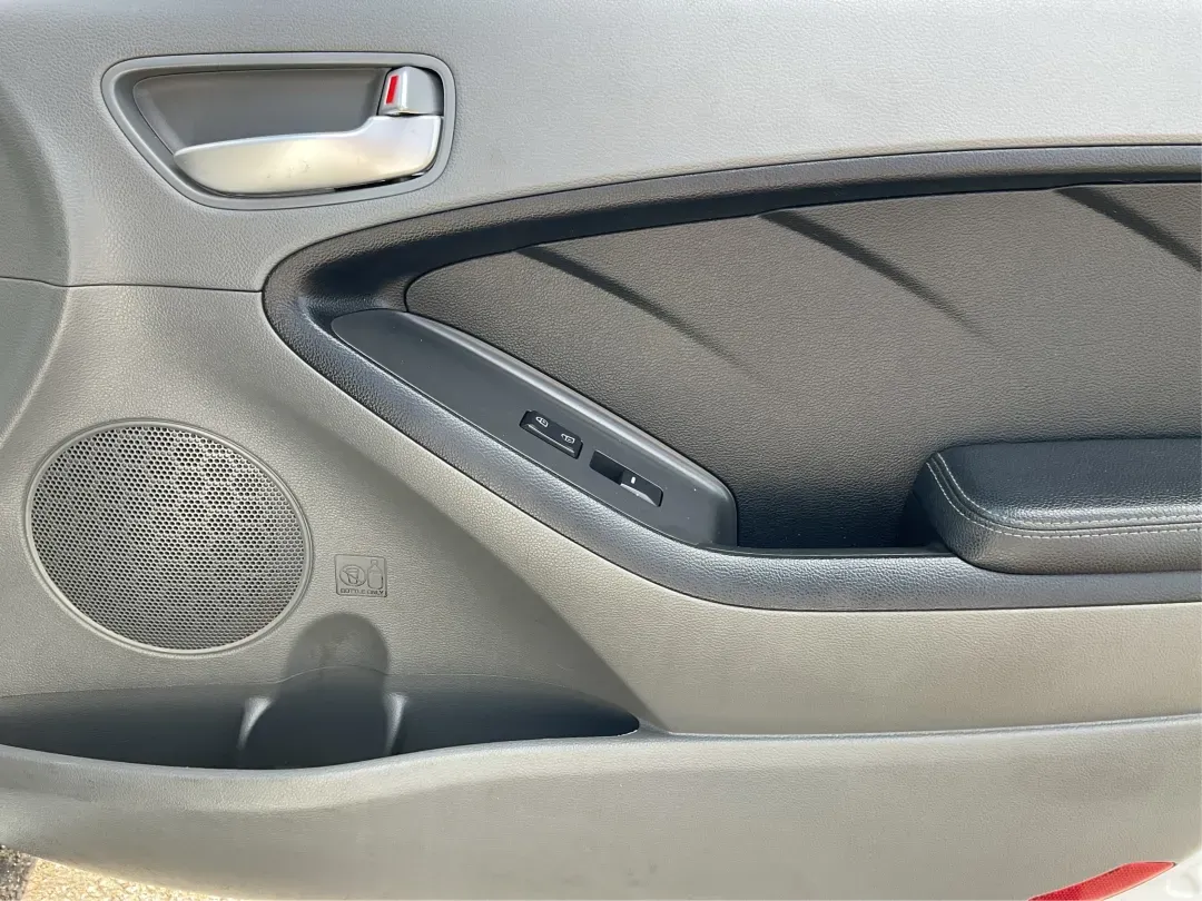 2018 Kia Forte LX (3KPFK4A73JE) with an 2L I-4 DOHC engine, located at 1099 N County Rd 25A, Troy, OH, 45373, (937) 908-9800, 40.057079, -84.212883 - 2018 Kia Forte LX - Photo#18