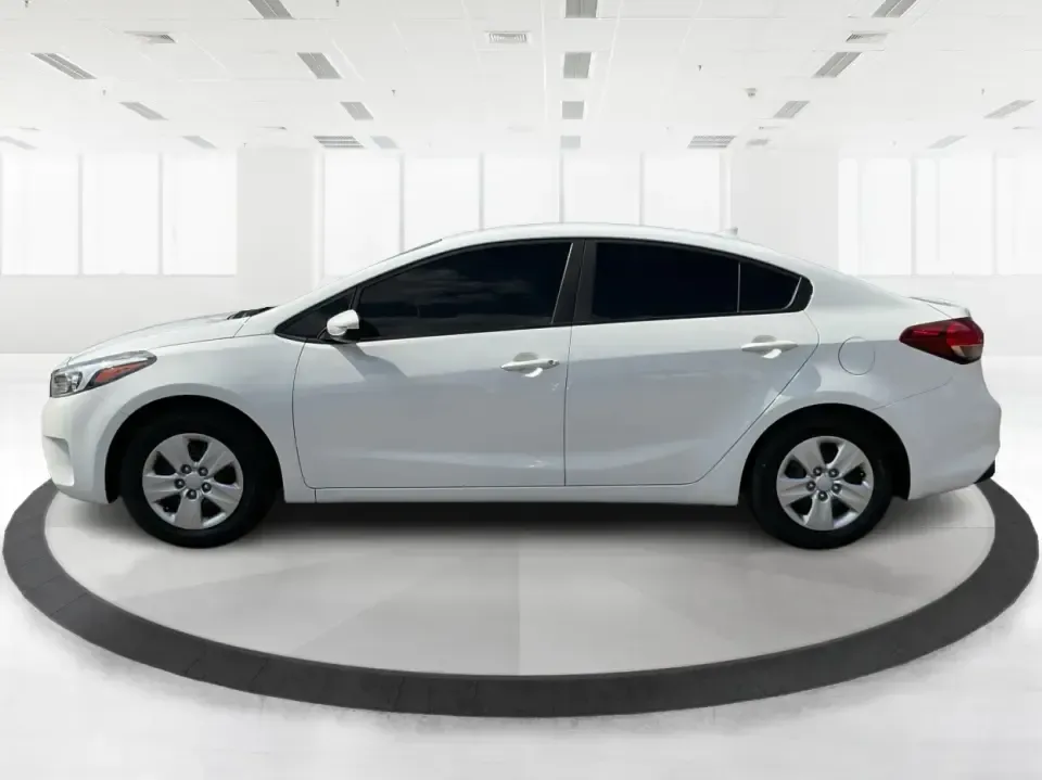 2018 Kia Forte LX (3KPFK4A73JE) with an 2L I-4 DOHC engine, 6M transmission, located at 1099 N County Rd 25A, Troy, OH, 45373, (937) 908-9800, 40.057079, -84.212883 - Discover a world of convenience and comfort with the 2018 Kia Forte LX, an ideal sedan for budget-conscious buyers and those seeking reliable transportation in Piqua, OH. Whether you're navigating the bustling streets of downtown or taking a scenic drive along the Great Miami River, this versatile v - Photo#5