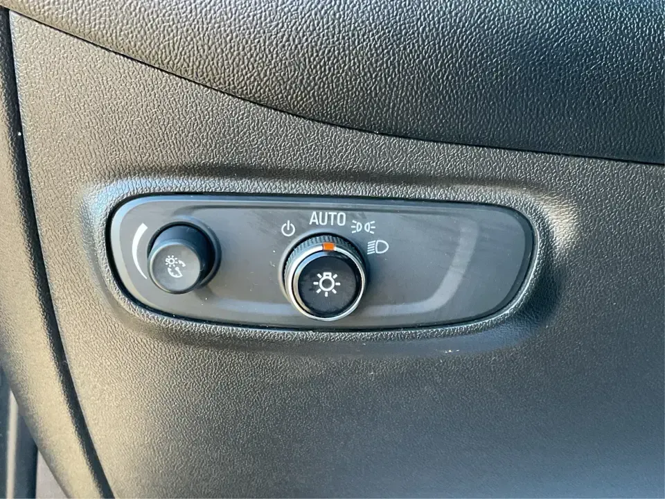 2019 Chevrolet Equinox LT (3GNAXKEV7KS) with an 1.5L I-4 gasoline direct injection engine, 6A transmission, located at 1099 N County Rd 25A, Troy, OH, 45373, (937) 908-9800, 40.057079, -84.212883 - **Adventure Awaits with the 2019 Chevrolet Equinox LT at Advantage Car and Credit Piqua, OH!**<br /> <br /> Are you ready to elevate your daily commute or embark on exciting weekend adventures? Look no further than this stunning 2019 Chevrolet Equinox LT, available at Advantage Car and Credit in Pi - Photo#17