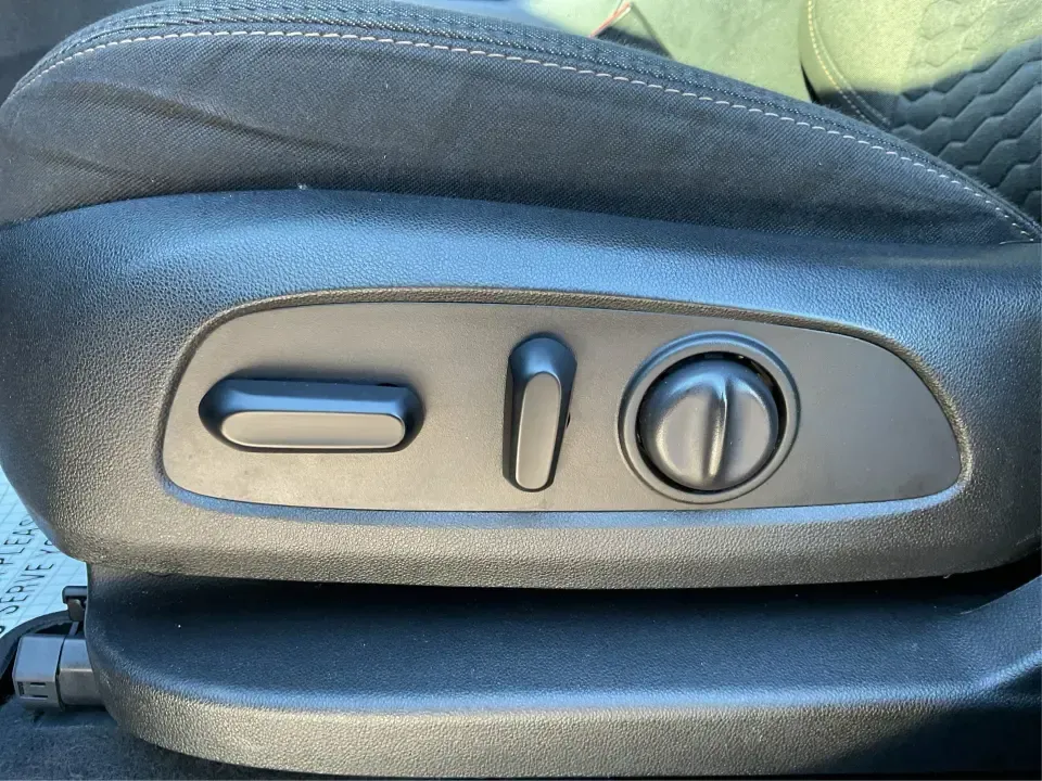 2019 Chevrolet Equinox LT (3GNAXKEV7KS) with an 1.5L I-4 gasoline direct injection engine, 6A transmission, located at 1099 N County Rd 25A, Troy, OH, 45373, (937) 908-9800, 40.057079, -84.212883 - **Adventure Awaits with the 2019 Chevrolet Equinox LT at Advantage Car and Credit Piqua, OH!**<br /> <br /> Are you ready to elevate your daily commute or embark on exciting weekend adventures? Look no further than this stunning 2019 Chevrolet Equinox LT, available at Advantage Car and Credit in Pi - Photo#18